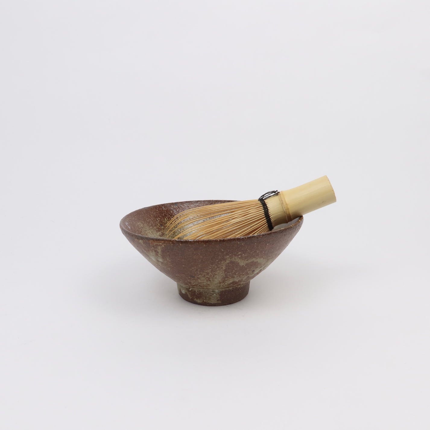 Japanese Shigaraki Hira-nari 平形 Matcha Bowl, Ash Glaze