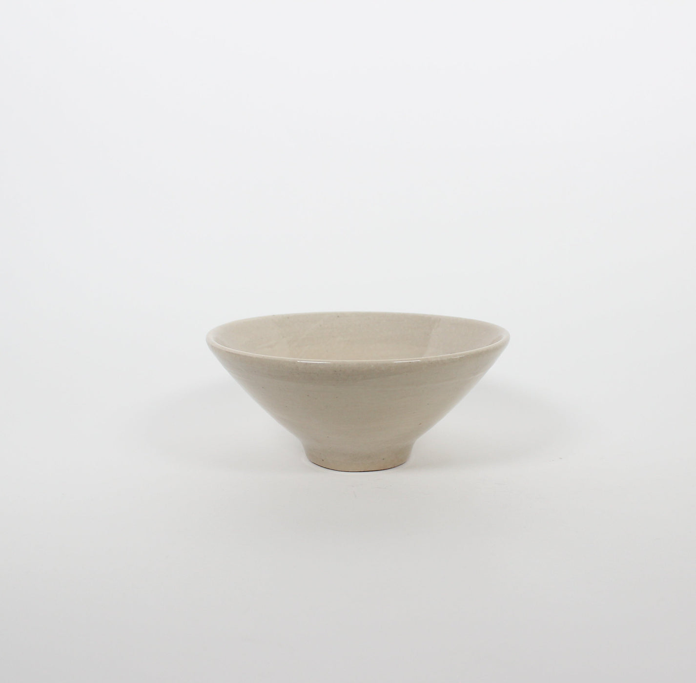 Japanese Shigaraki Ceramic Glossy Beige Brush Work Tea Bowl