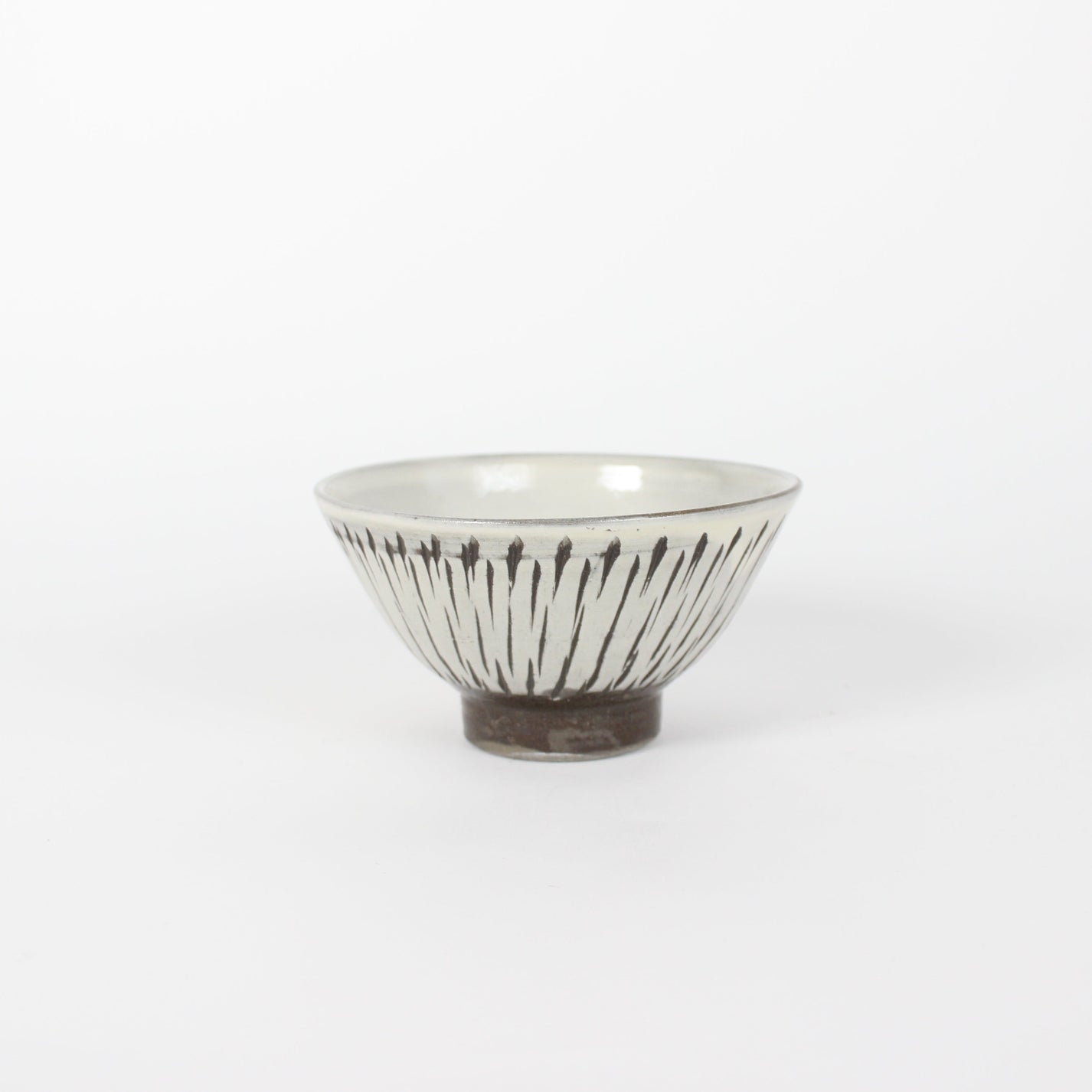 Japanese Onta-Yaki Tobikana Ceramic Bowl