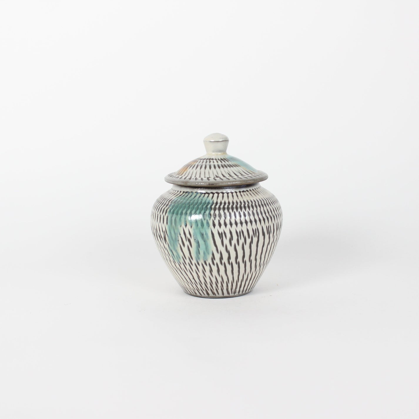 Japanese Onta-Yaki Tobikana Ceramic Lidded Jar