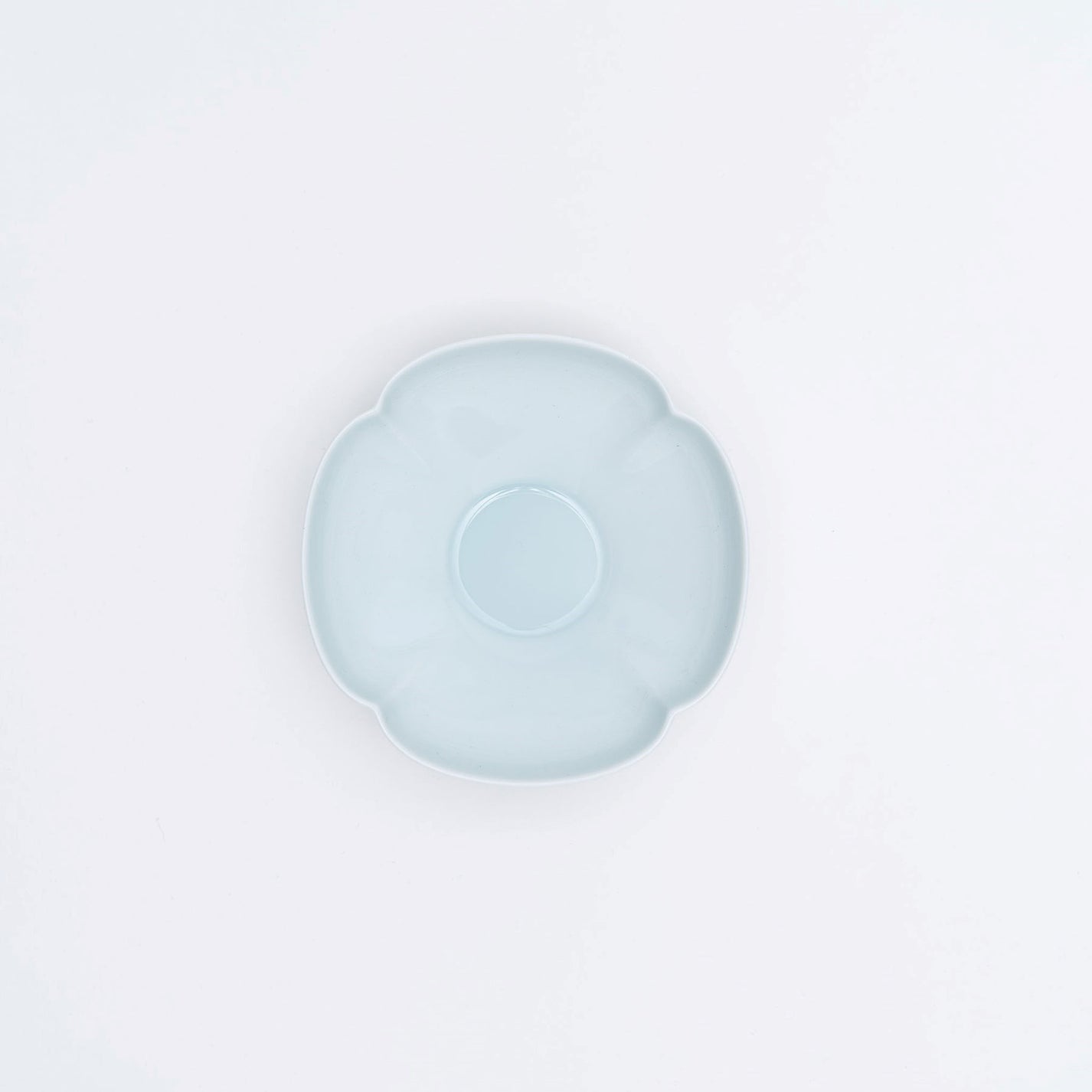 Japanese Mizu-mizu Porcelain Round Floral Plate, M