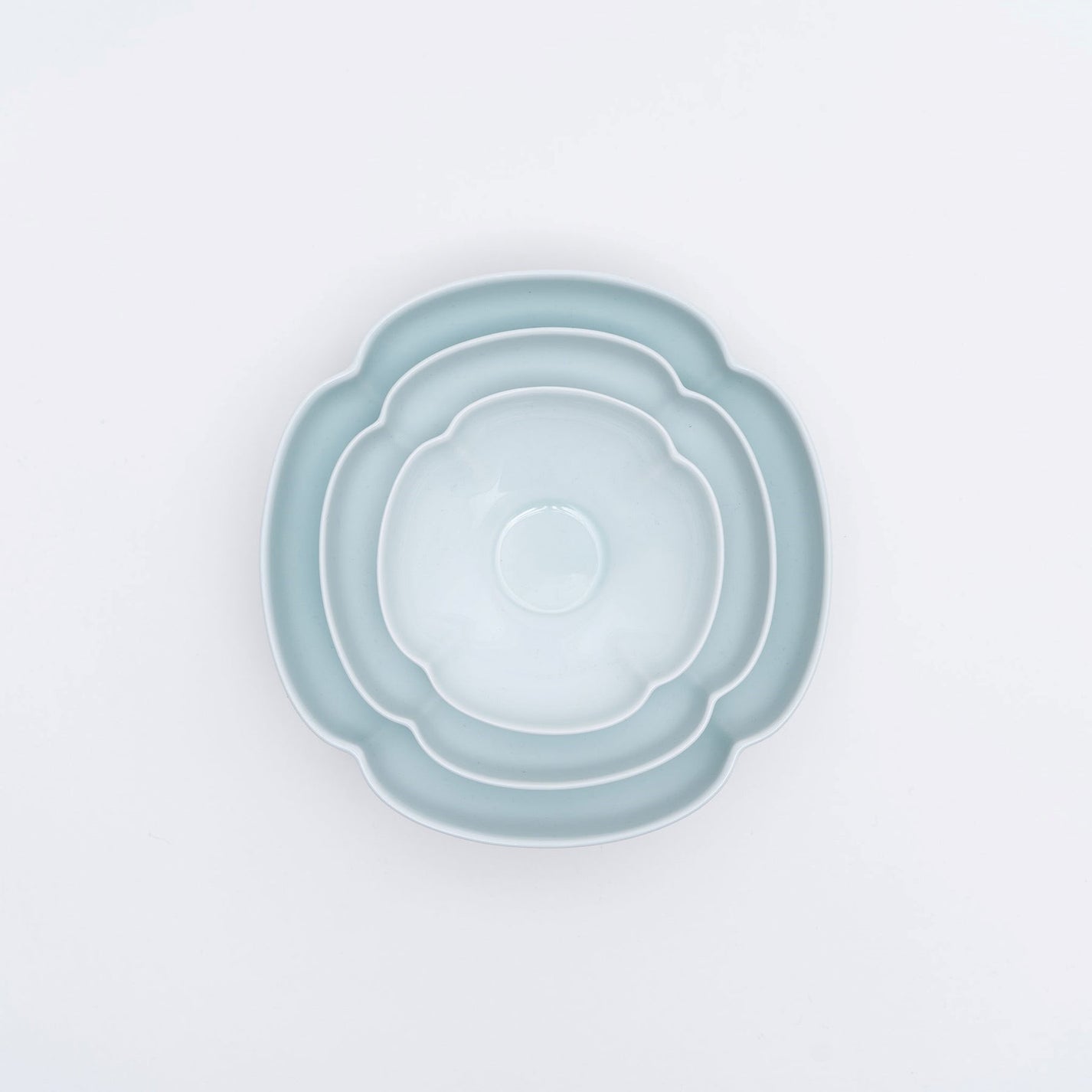 Japanese Mizu-mizu Porcelain Round Floral Plate, M