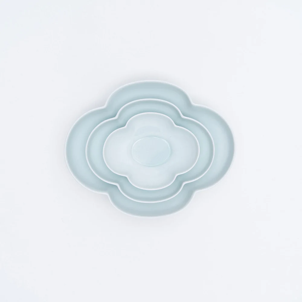 Japanese Mizu-mizu Porcelain Floral Plate, M