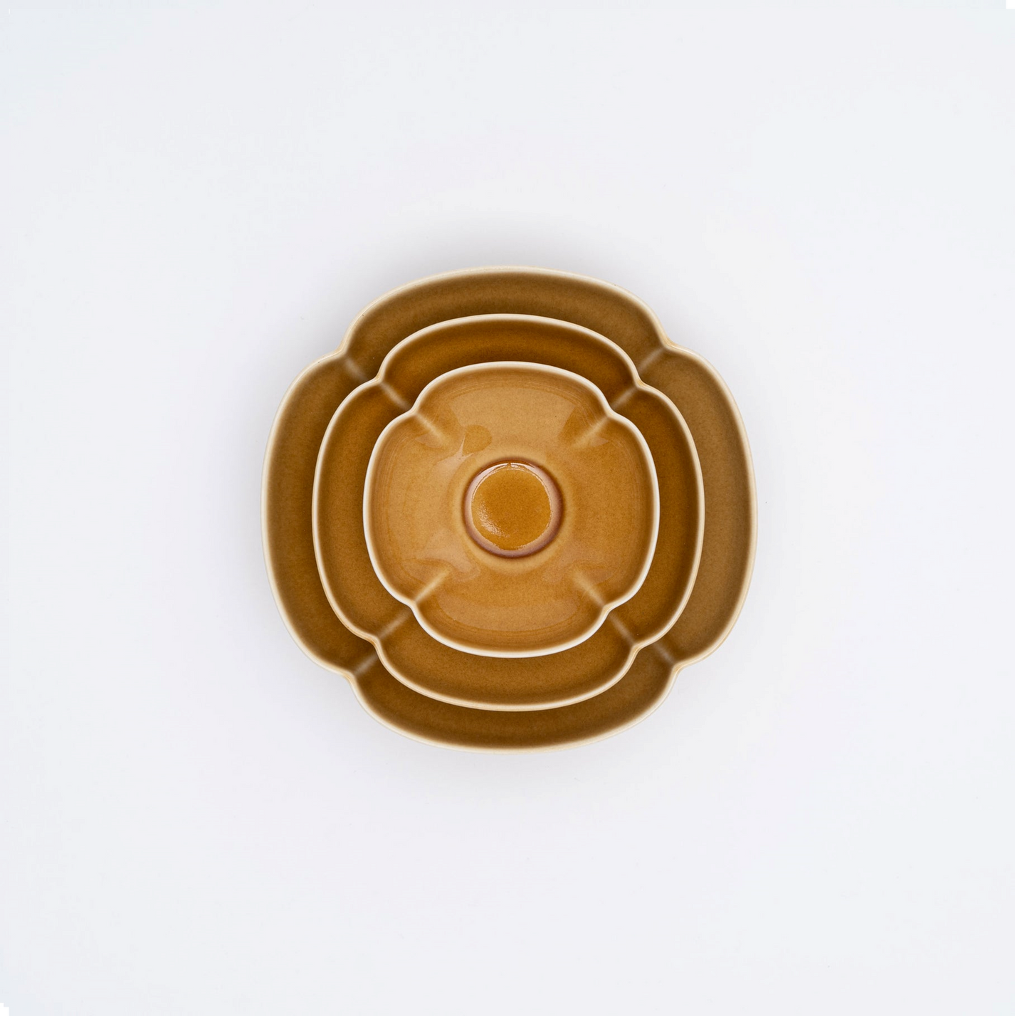 Japanese Mizu-mizu Porcelain Round Floral Plate, M