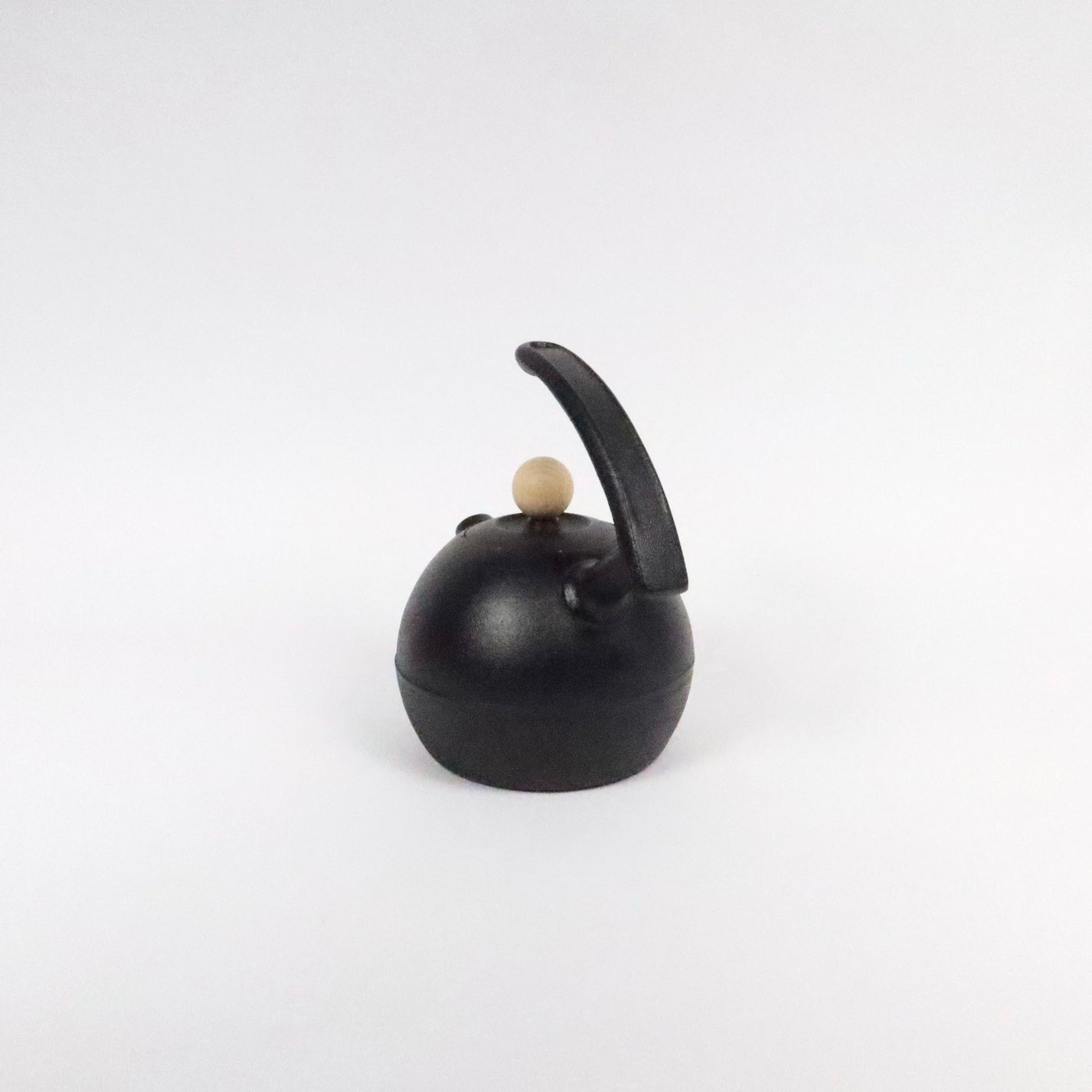 Japanese Nambu Tekki Iron Kettle with Ergonomic Handle