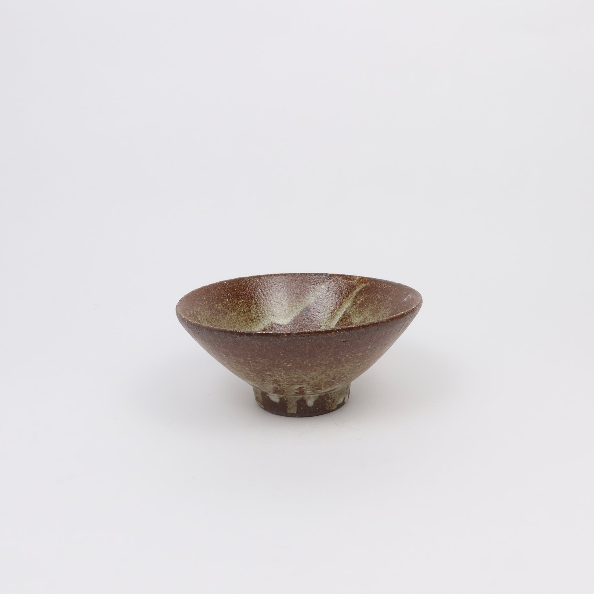 Japanese Shigaraki Hira-nari 平形 Matcha Bowl, Ash Glaze