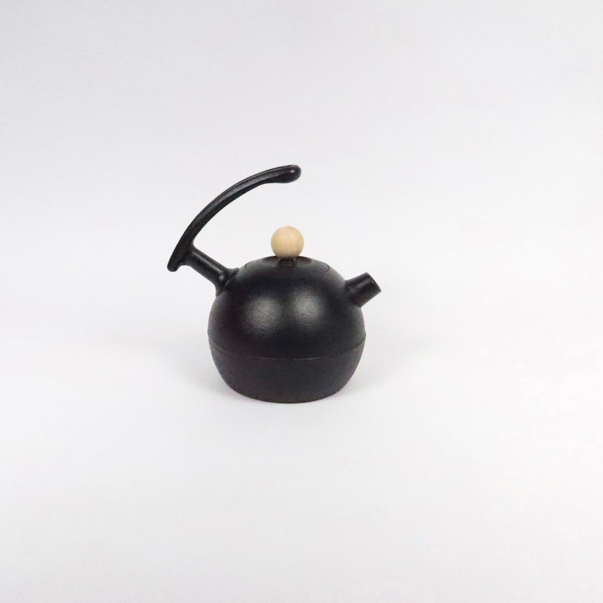 Japanese Nambu Tekki Iron Kettle with Ergonomic Handle