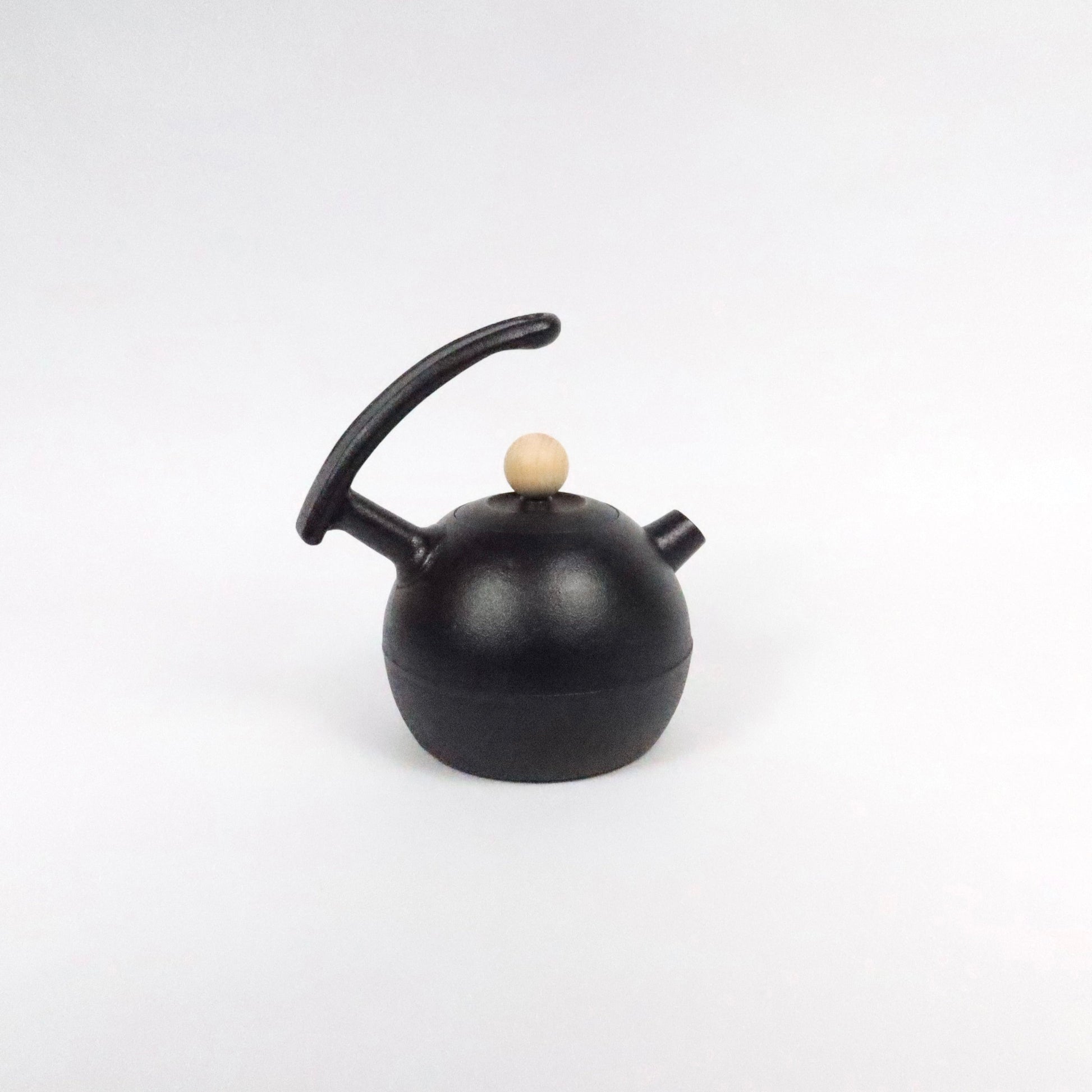 Japanese Nambu Tekki Iron Kettle with Ergonomic Handle