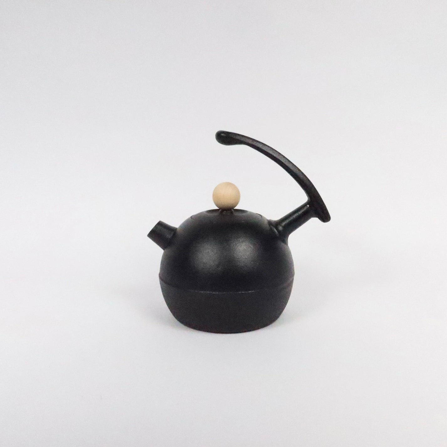 Japanese Nambu Tekki Iron Kettle with Ergonomic Handle