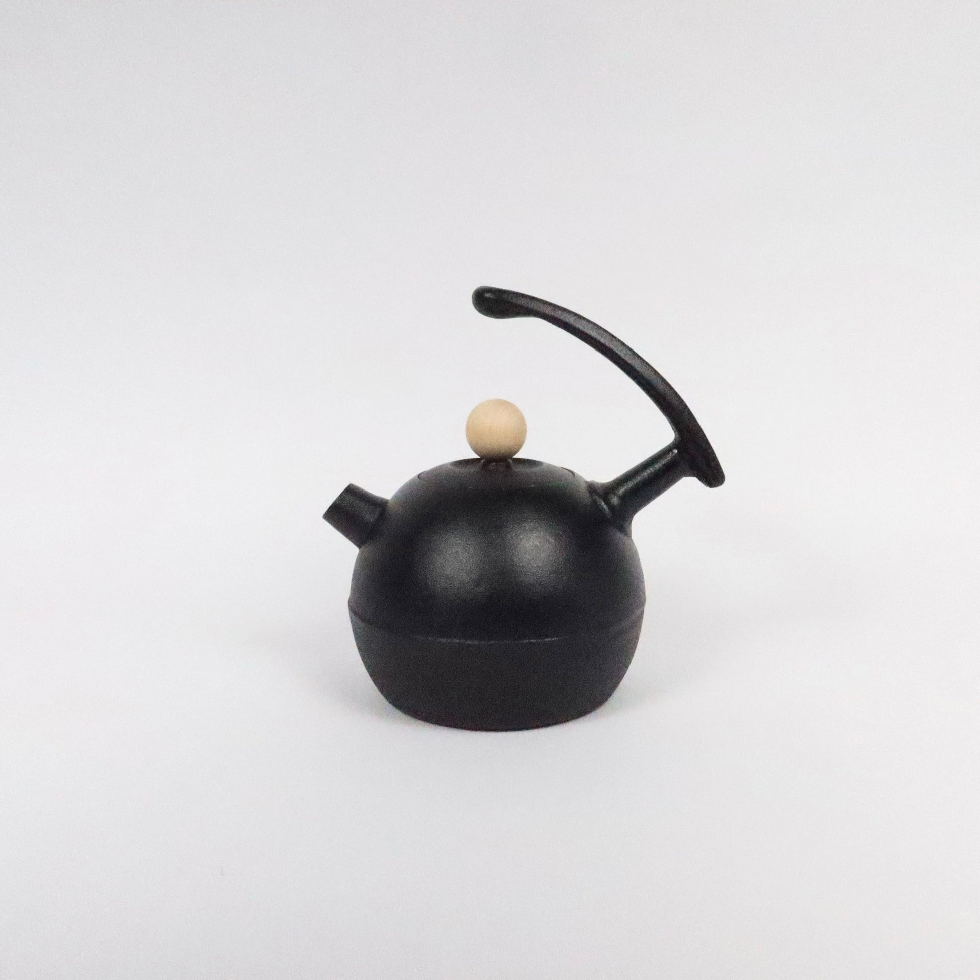 Japanese Nambu Tekki Iron Kettle with Ergonomic Handle