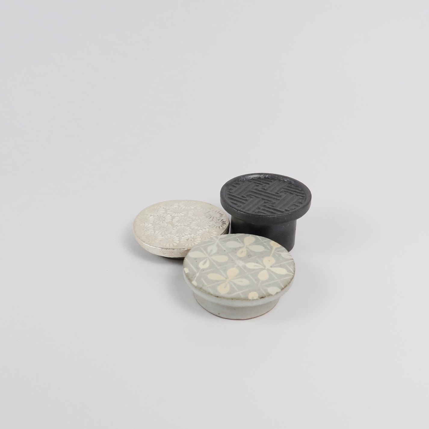 Korean Silver-Coated Chrysanthemum Ceramic Round Plate