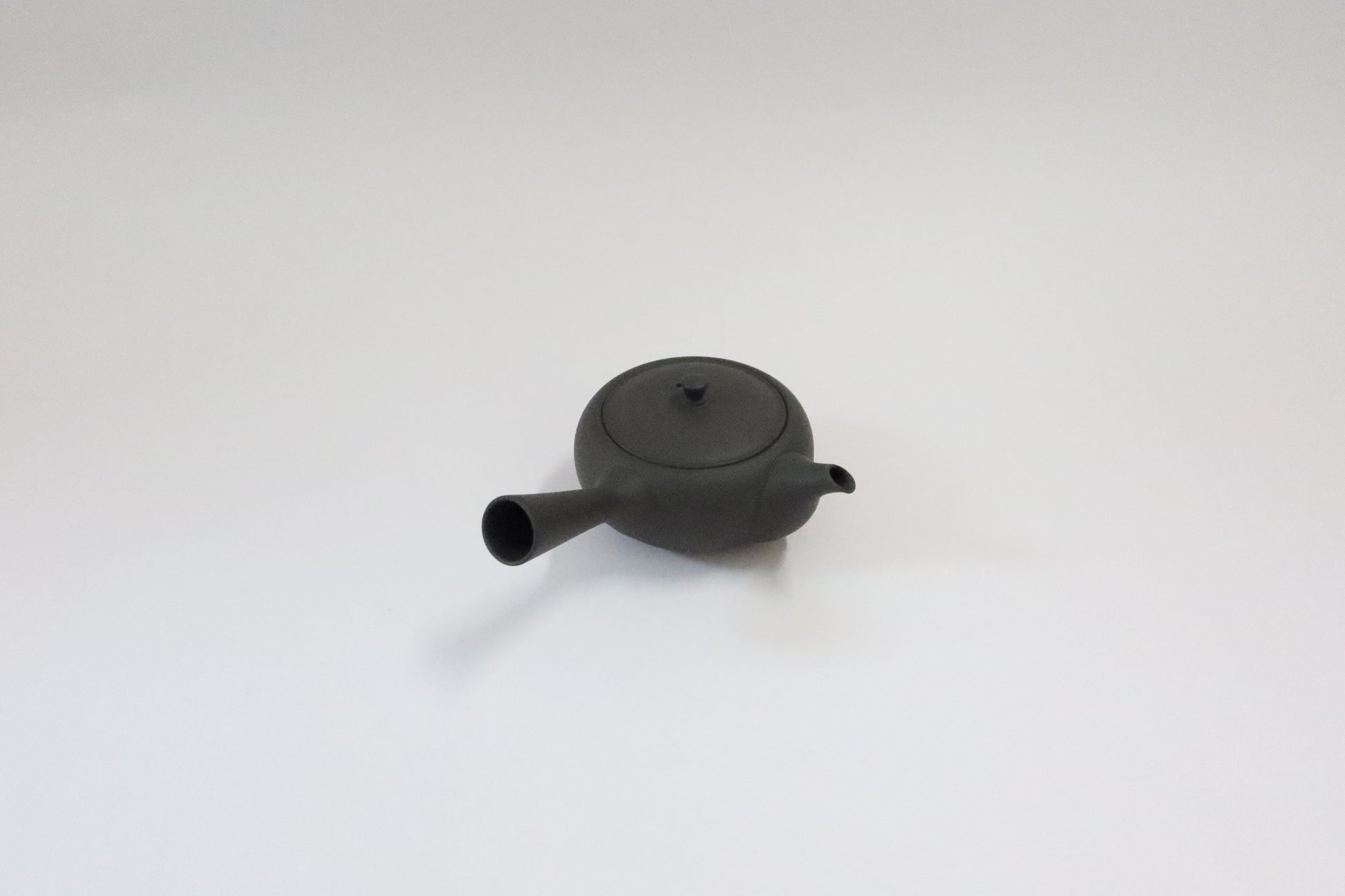 東屋 Japanese Azmaya Flat Teapot, Left-Handed
