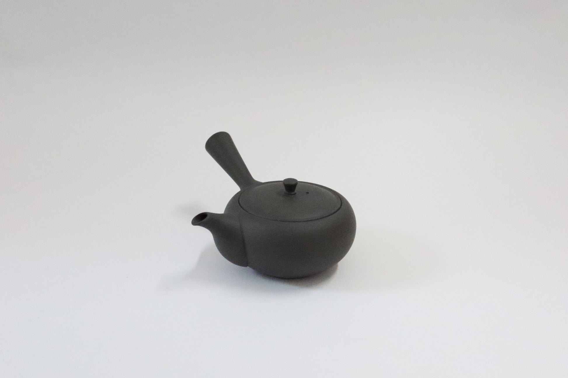東屋 Japanese Azmaya Flat Teapot, Left-Handed