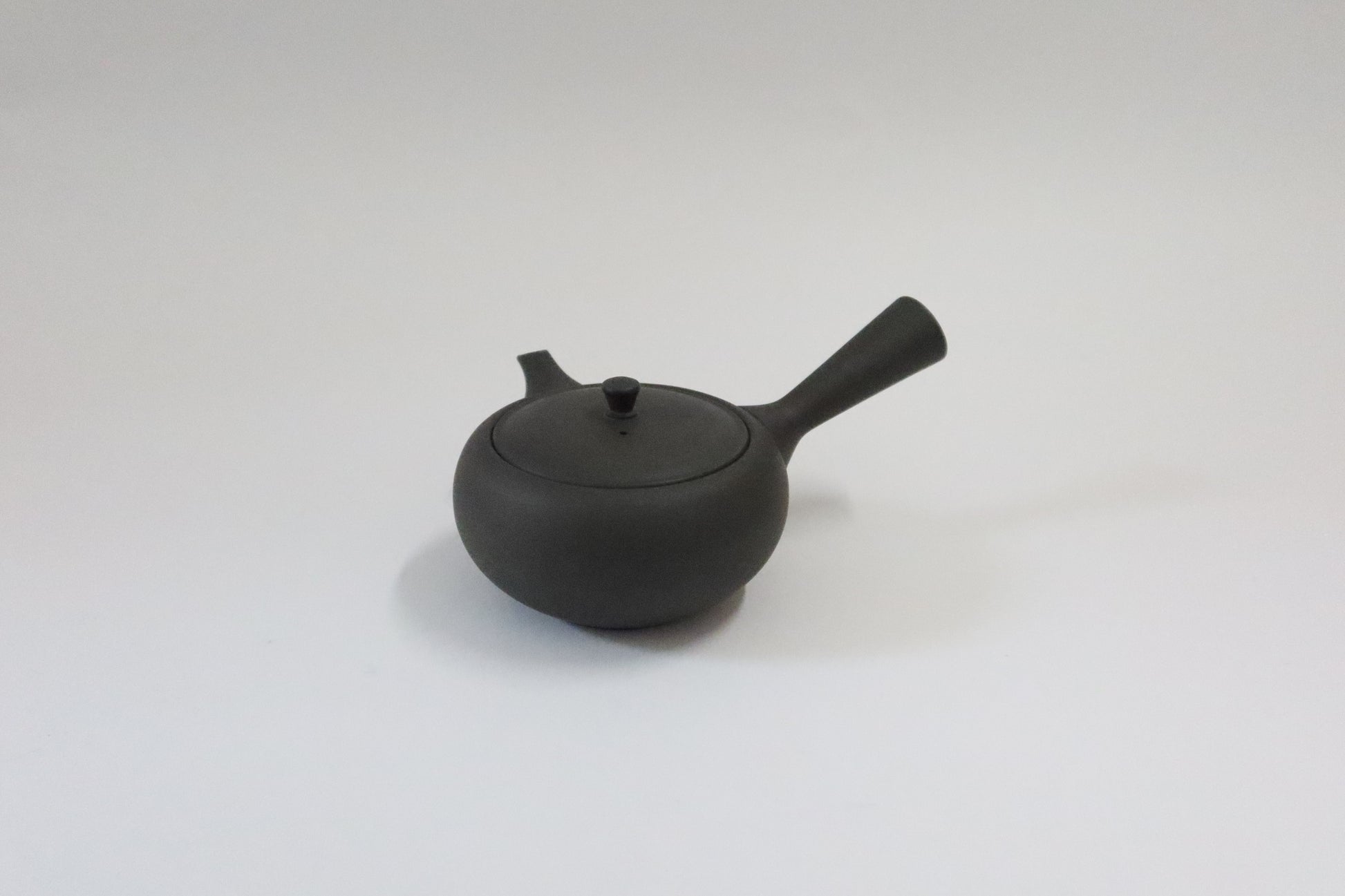 東屋 Japanese Azmaya Flat Teapot, Left-Handed