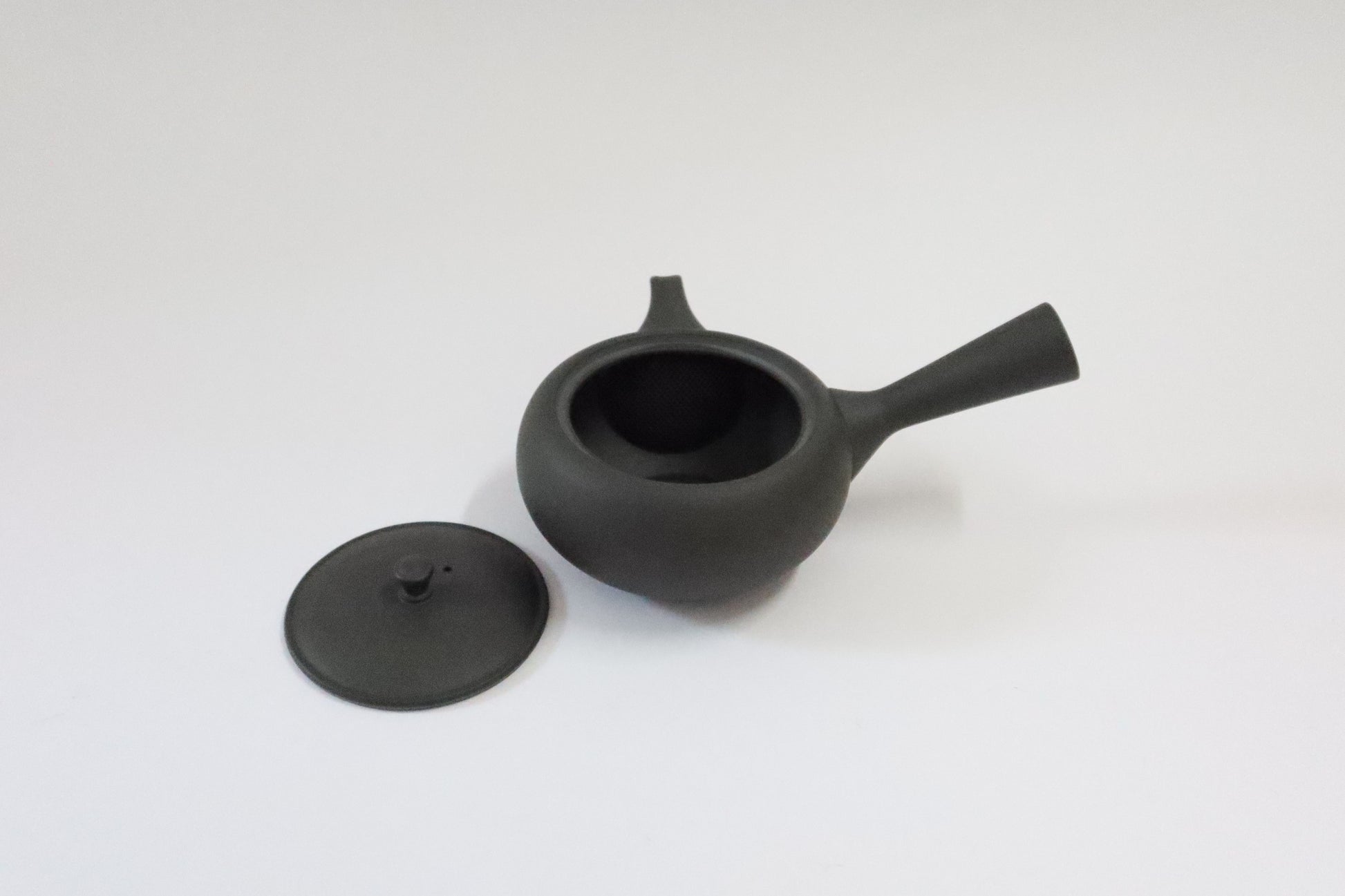東屋 Japanese Azmaya Flat Teapot, Left-Handed