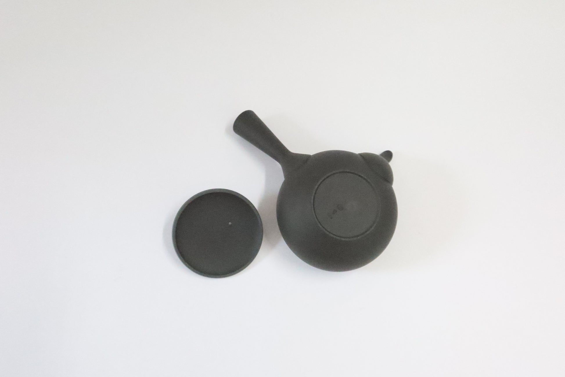 東屋 Japanese Azmaya Flat Teapot, Left-Handed