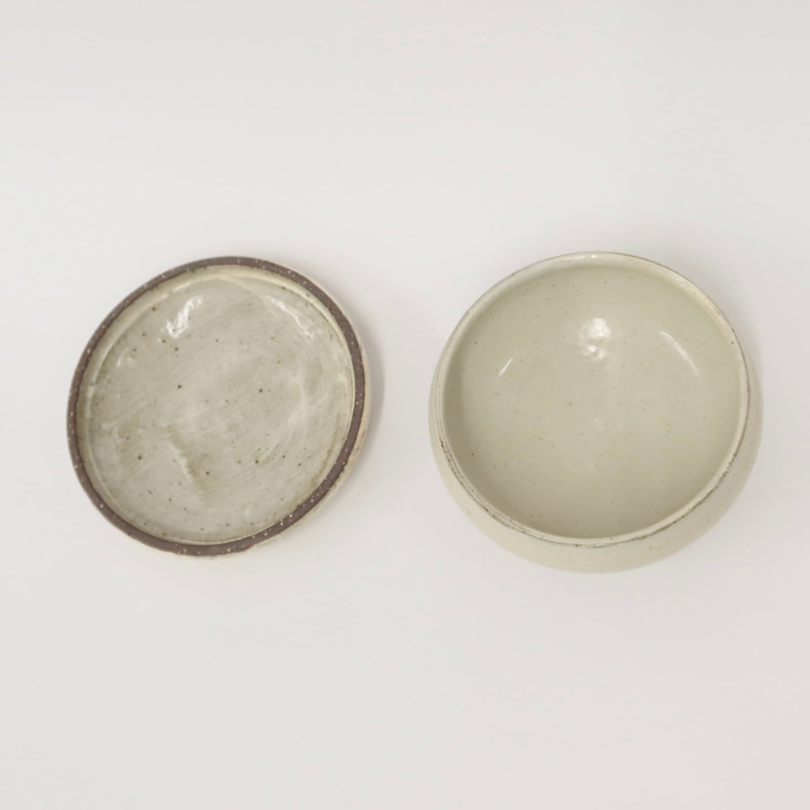 Korean Buncheong Lidded Bowl, Traditional Motif