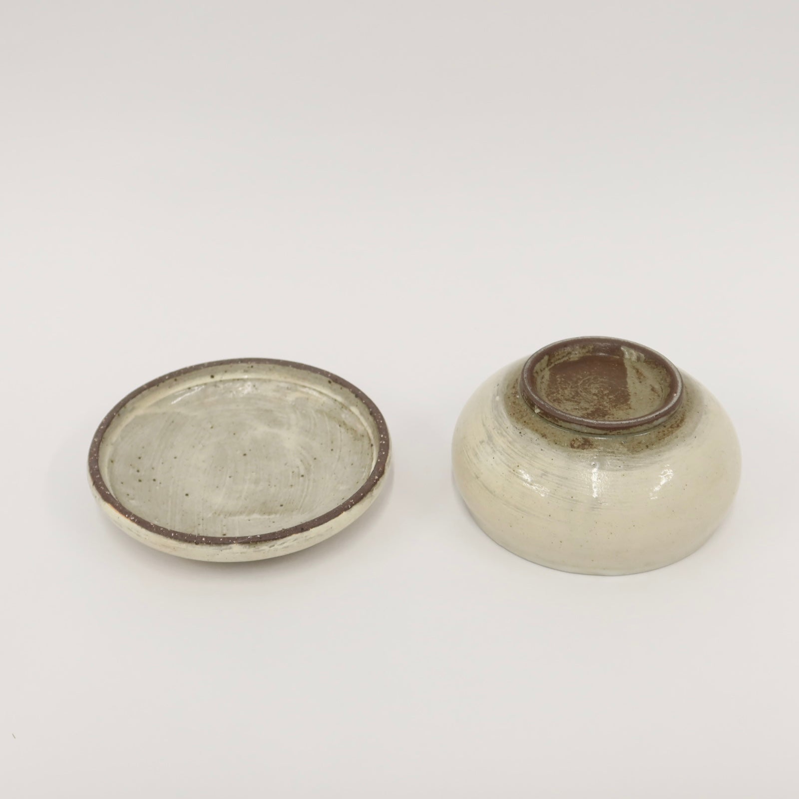 Korean Buncheong Lidded Bowl, Traditional Motif