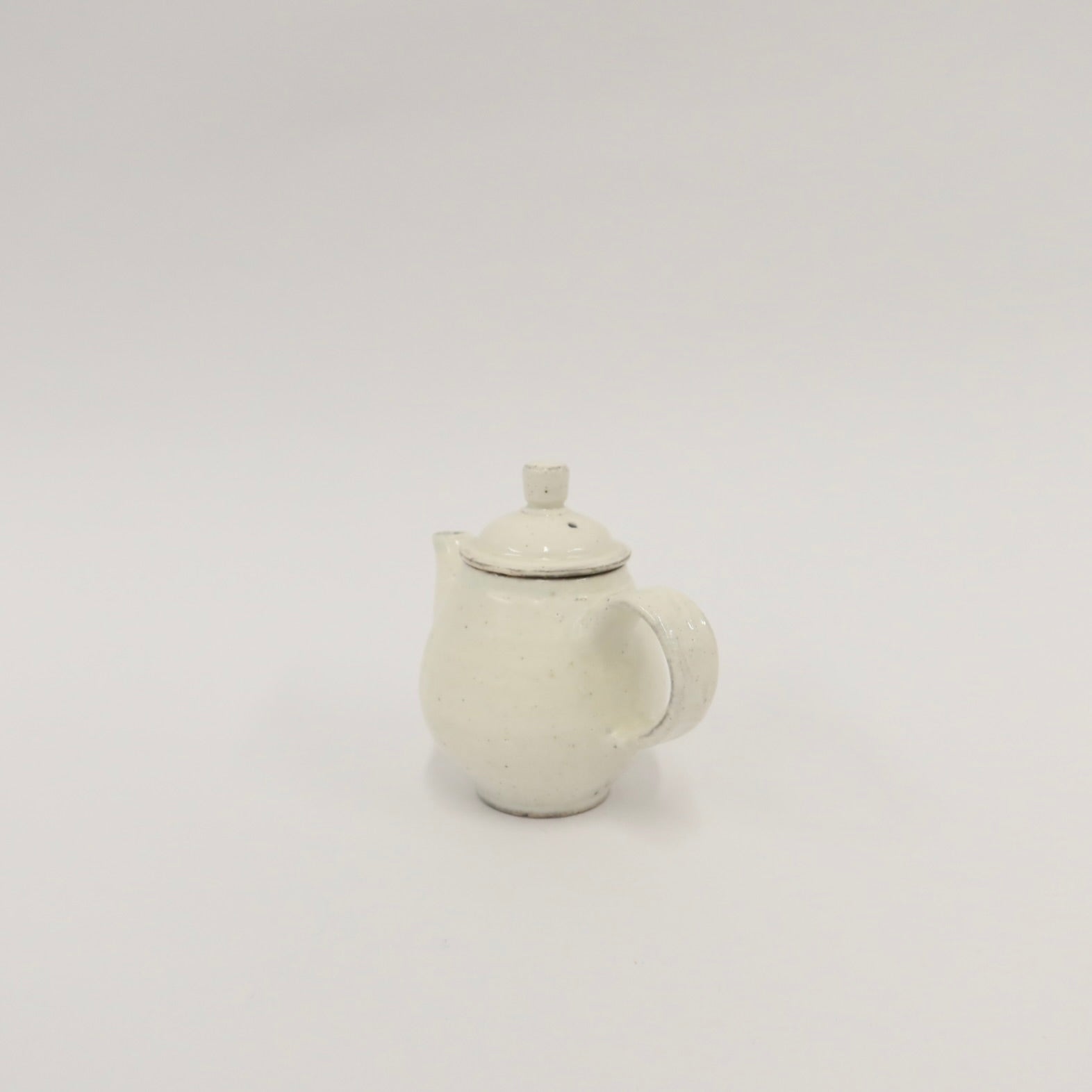 Korean Buncheong Teapot with Gold Kintsugi Detail