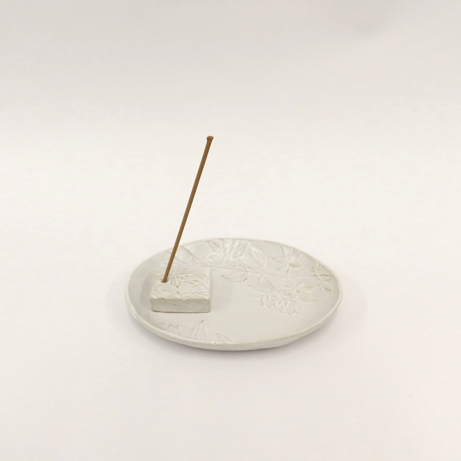Korean Entwined Grass and Bellflower Ceramic Incense Holder