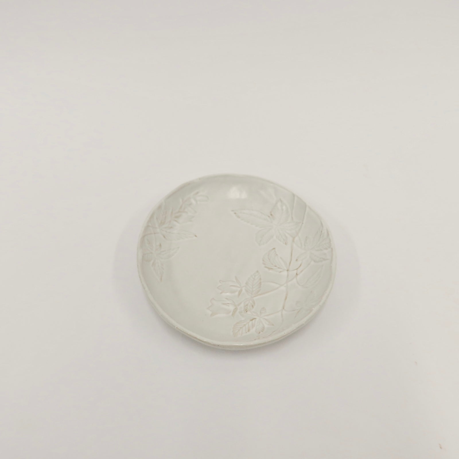 Korean Entwined Grass and Bellflower Ceramic Round Plate