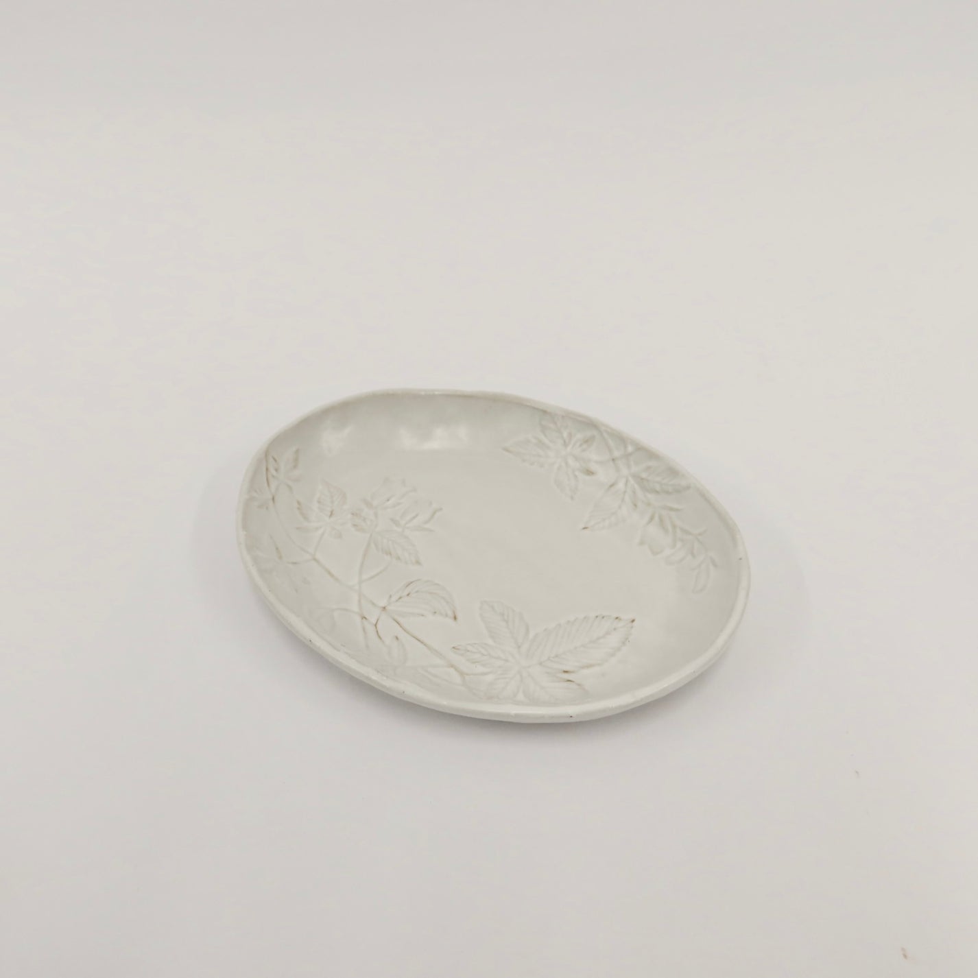 Korean Entwined Grass and Bellflower Ceramic Round Plate