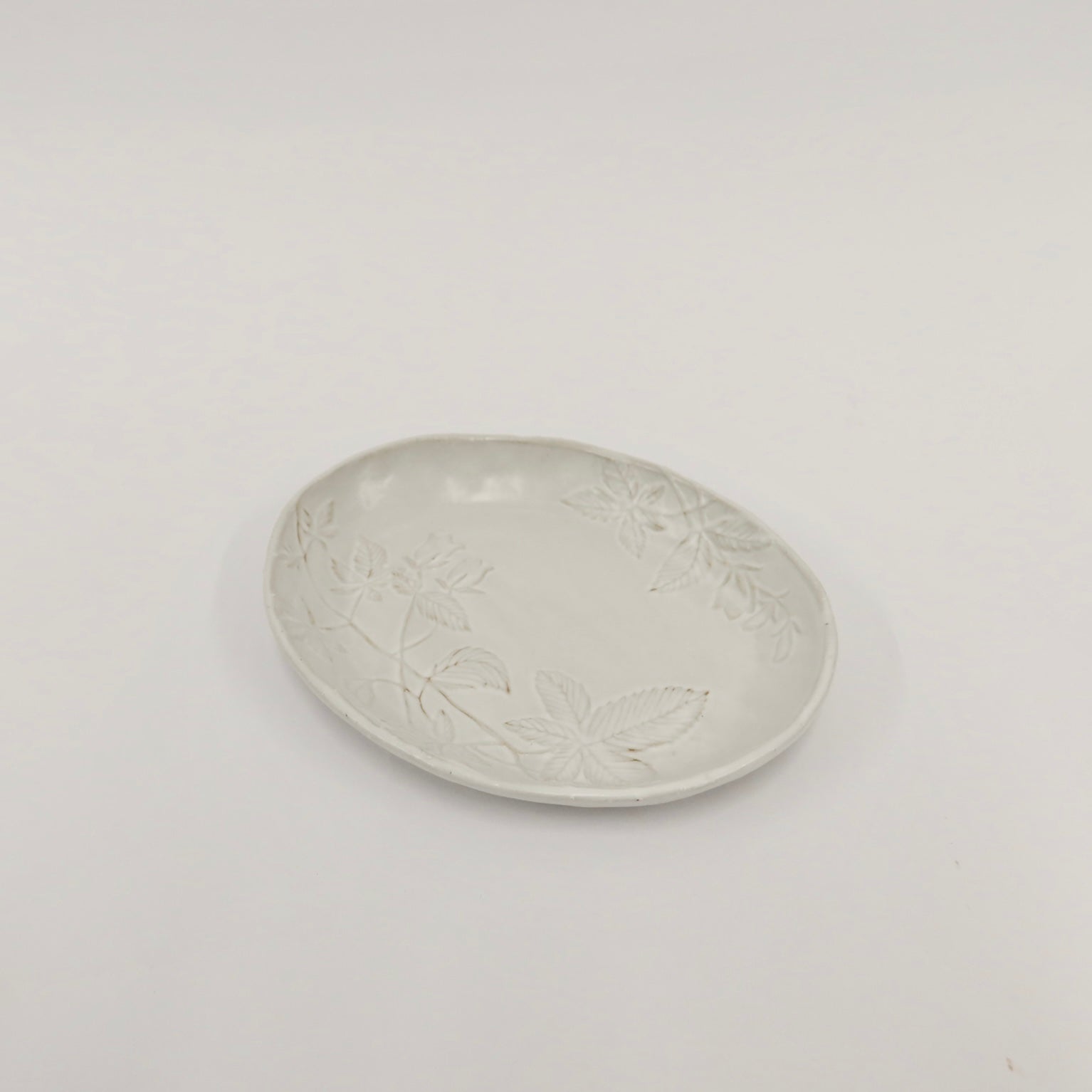 Korean Entwined Grass and Bellflower Ceramic Round Plate