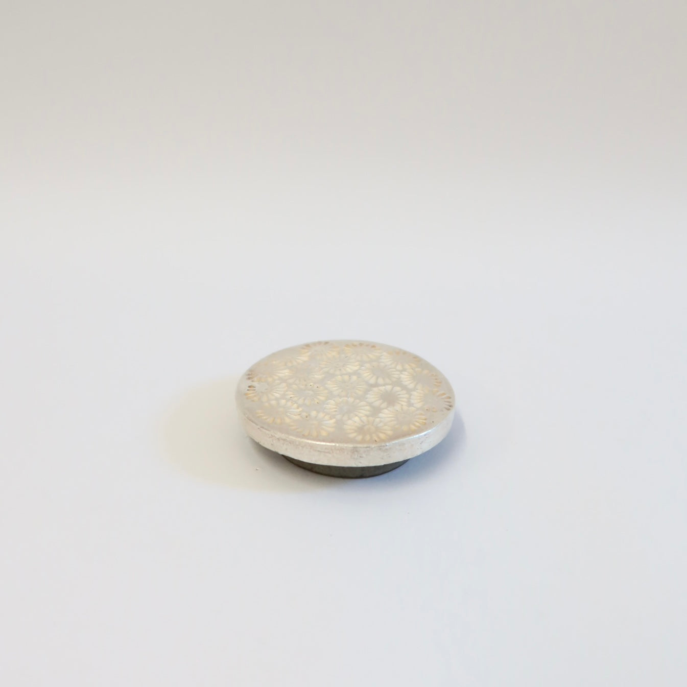 Korean Silver-Coated Chrysanthemum Ceramic Round Plate