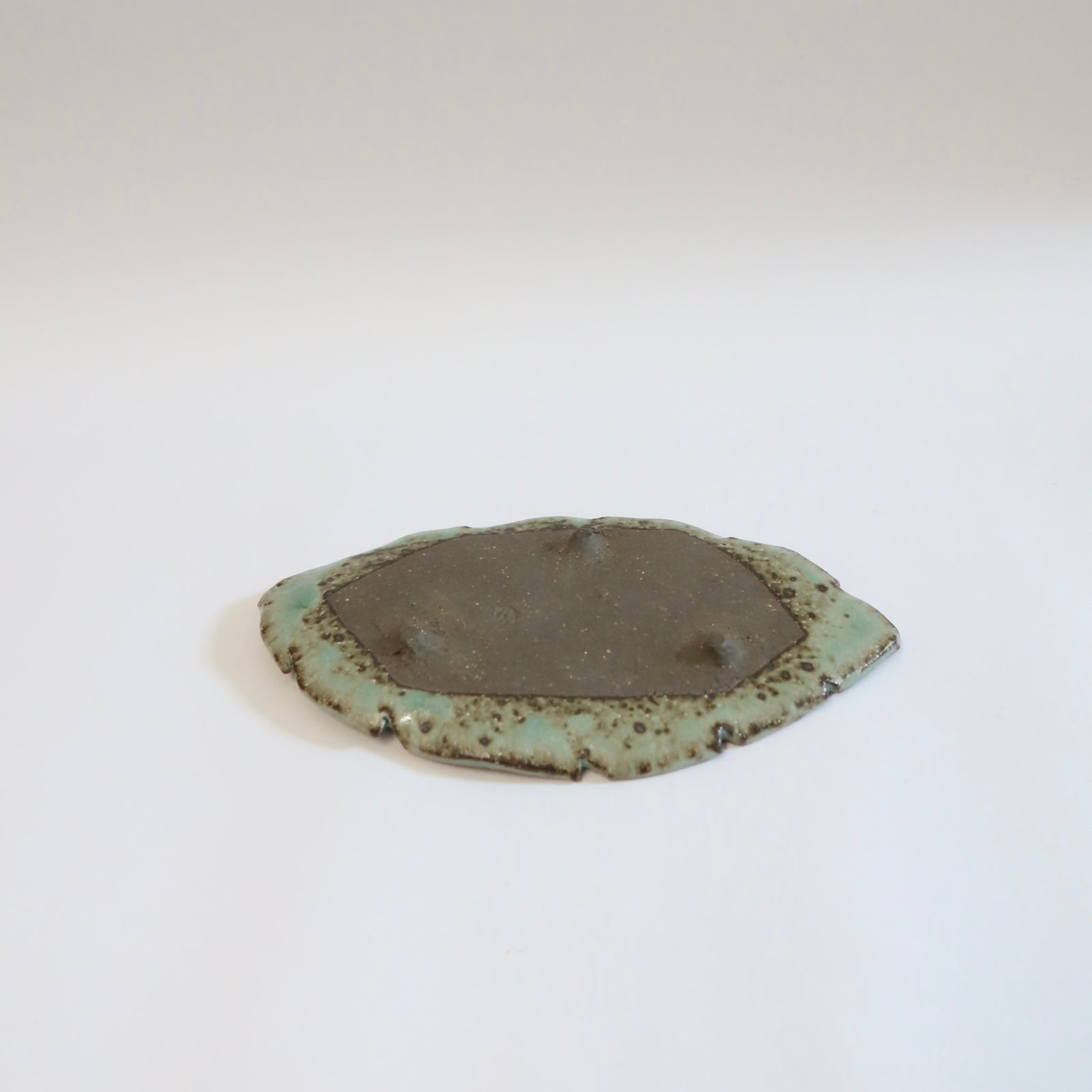 Japanese Ash-Glaze Leaf Plate with Three Feet