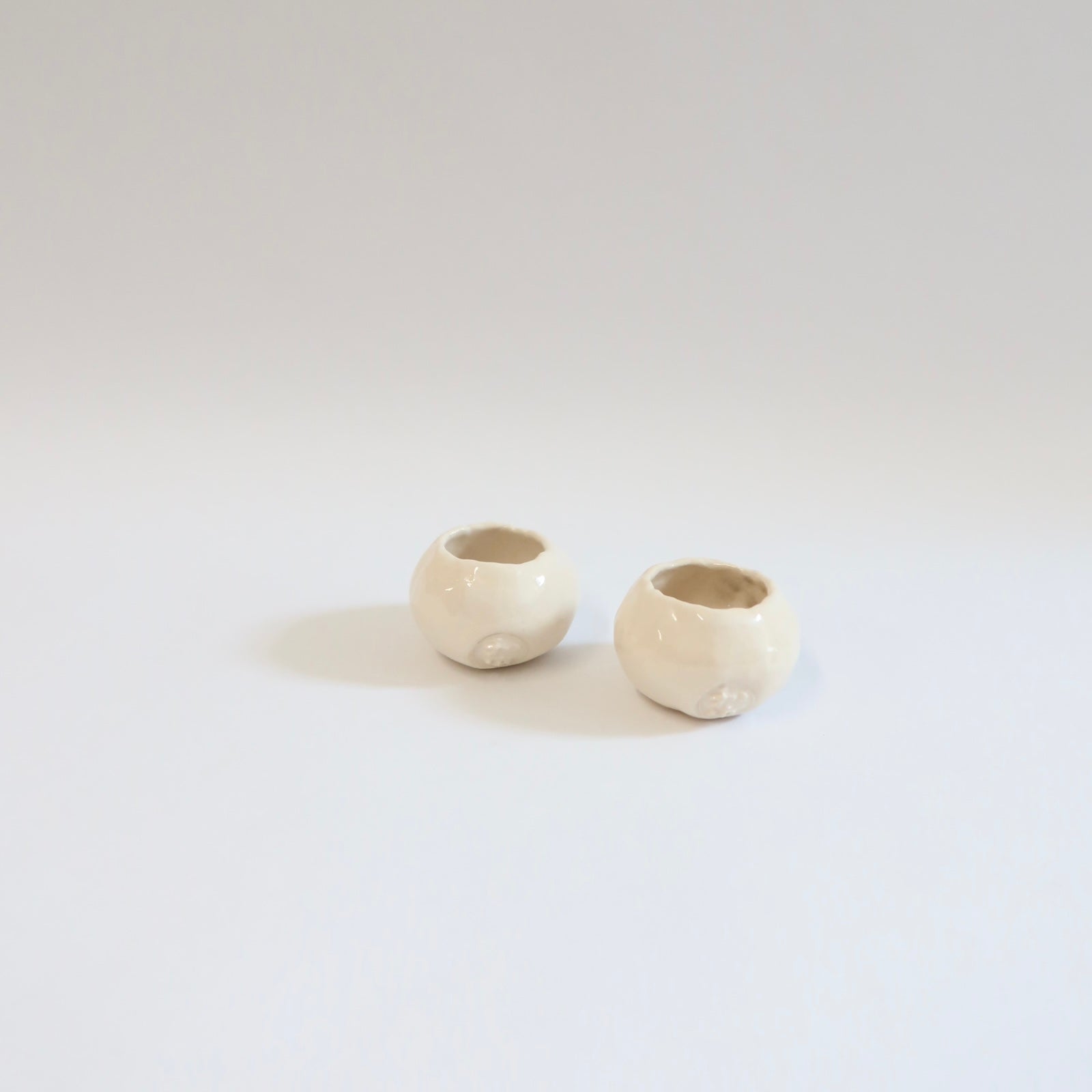 Japanese Raku Tsubo-tsubo Small Rounded Vessel, White