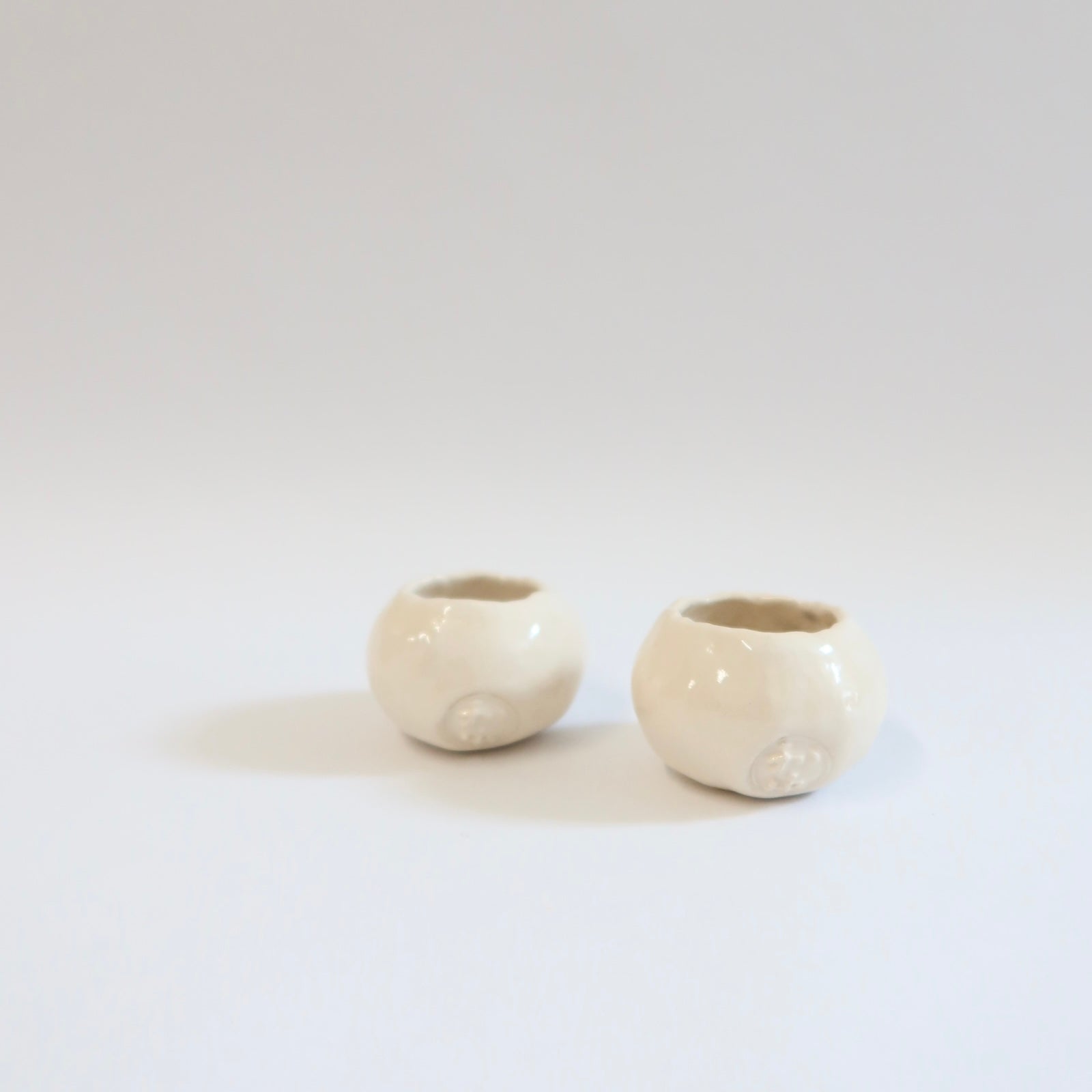 Japanese Raku Tsubo-tsubo Small Rounded Vessel, White