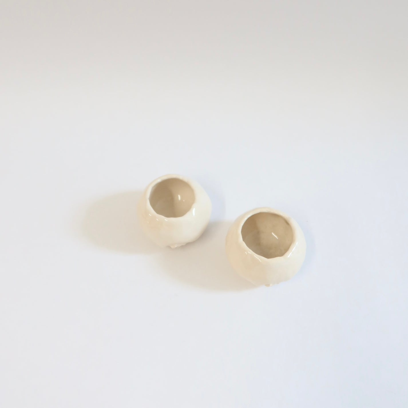 Japanese Raku Tsubo-tsubo Small Rounded Vessel, White