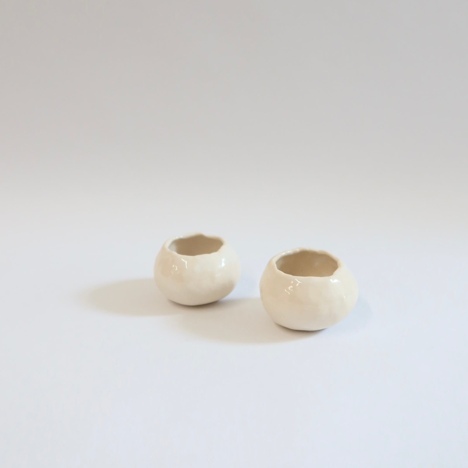 Japanese Raku Tsubo-tsubo Small Rounded Vessel, White