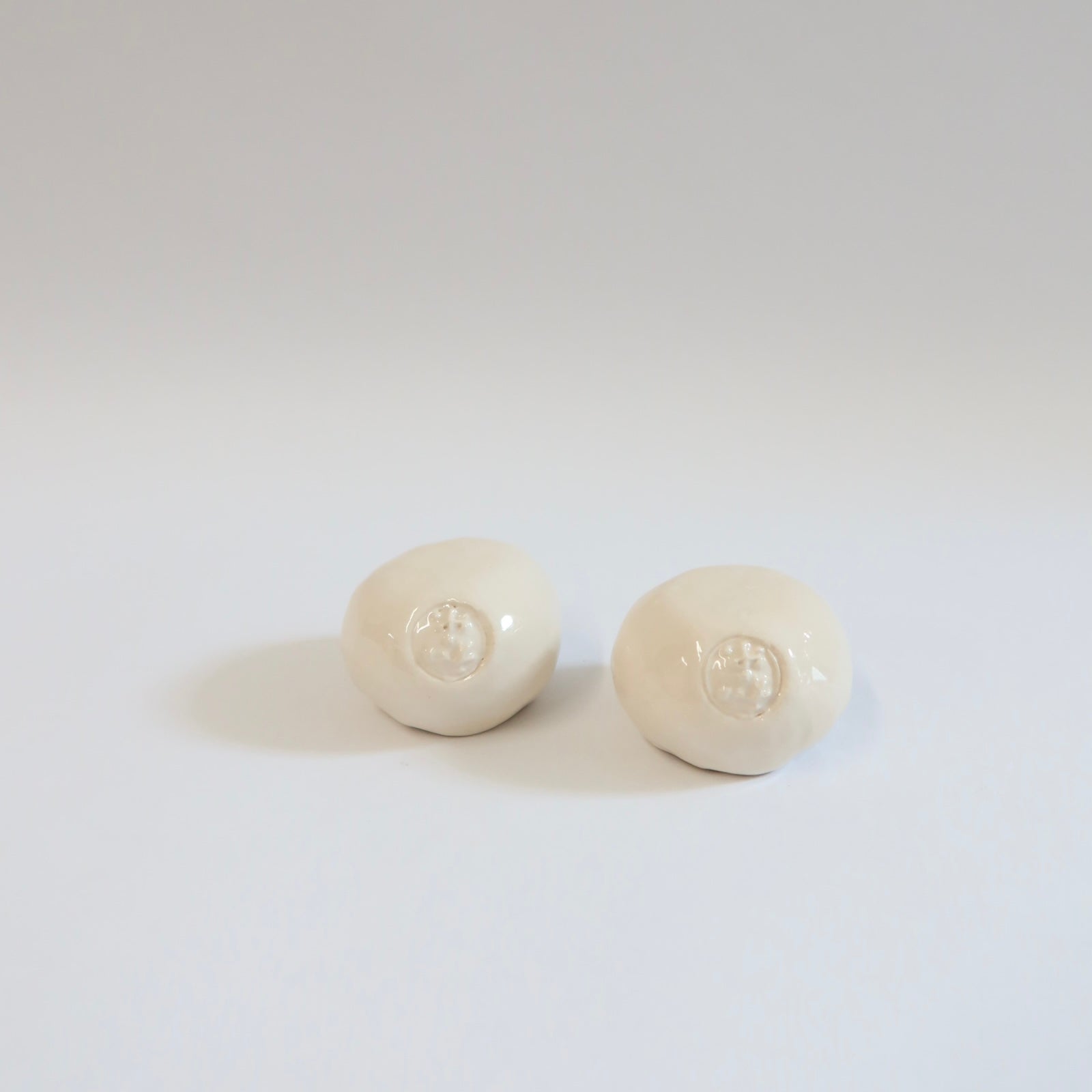 Japanese Raku Tsubo-tsubo Small Rounded Vessel, White