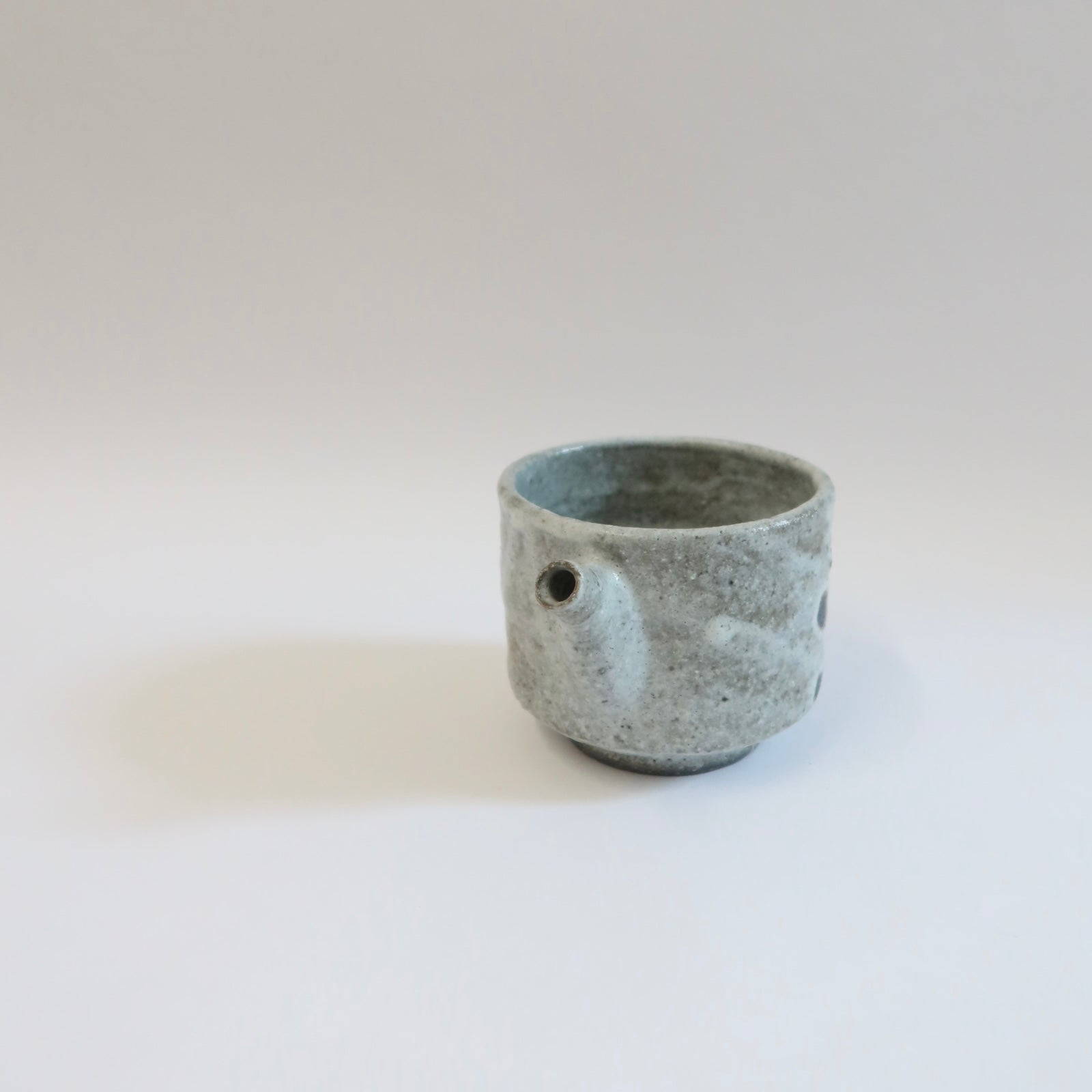 Japanese Shigaraki Katakuchi Bowl with Ash-White Glaze
