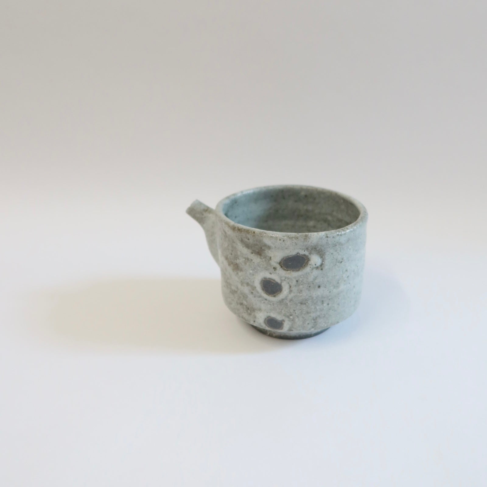 Japanese Shigaraki Katakuchi Bowl with Ash-White Glaze