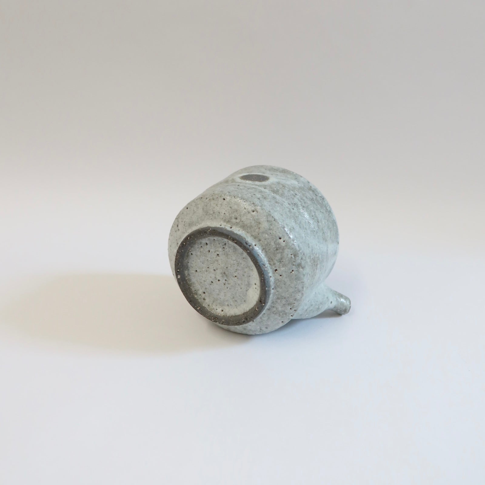 Japanese Shigaraki Katakuchi Bowl with Ash-White Glaze