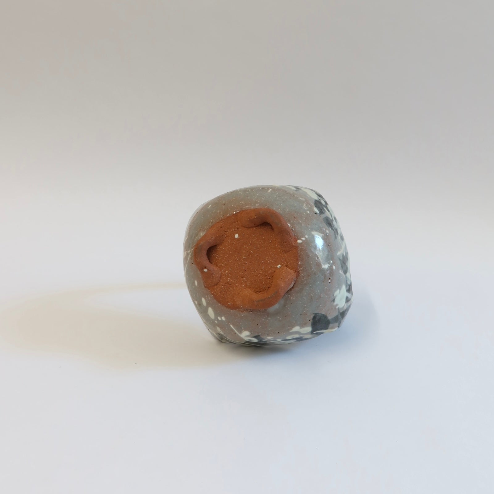 Japaneses Yukizasa Tetsuki-bachi Handled Ceramic Bowl