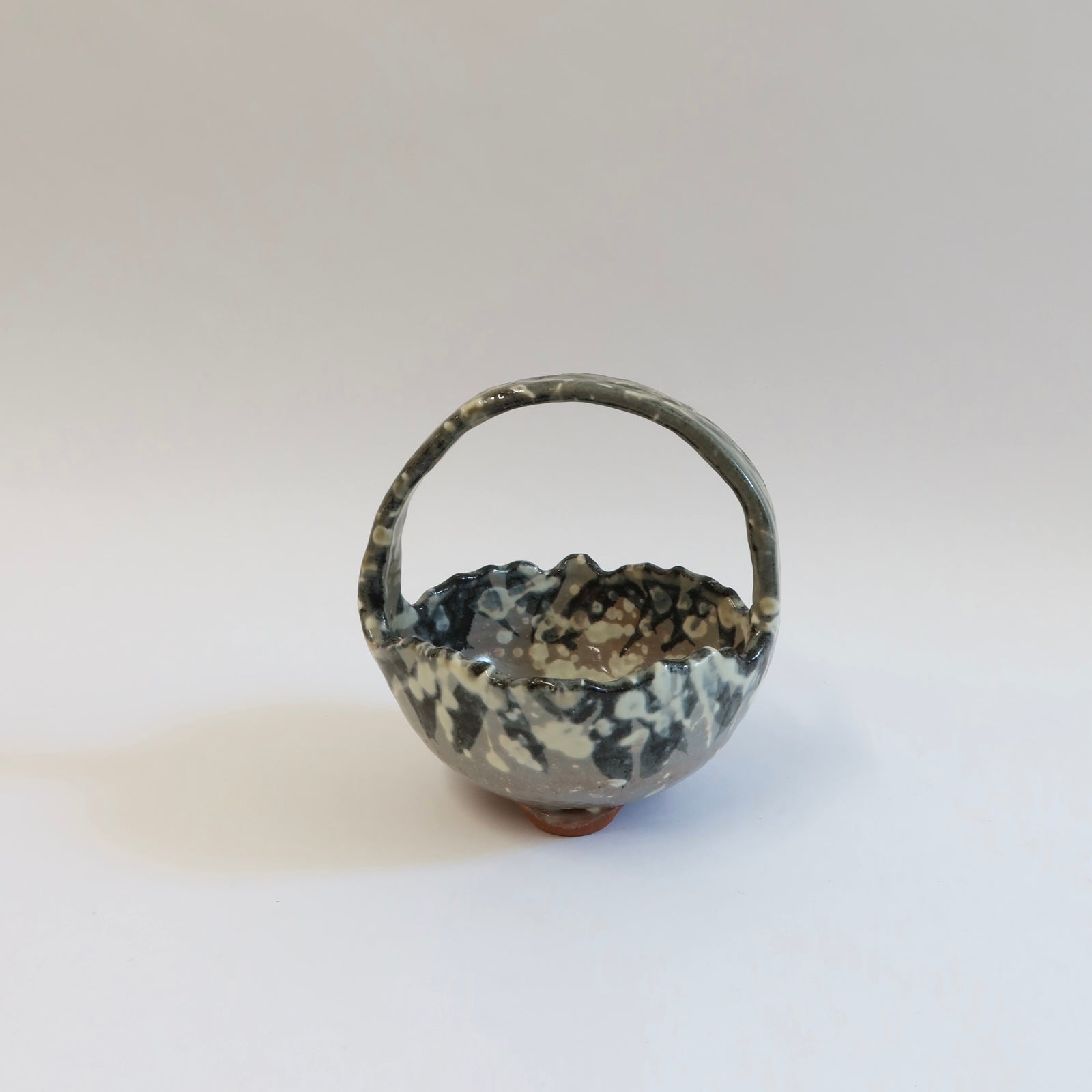 Japaneses Yukizasa Tetsuki-bachi Handled Ceramic Bowl