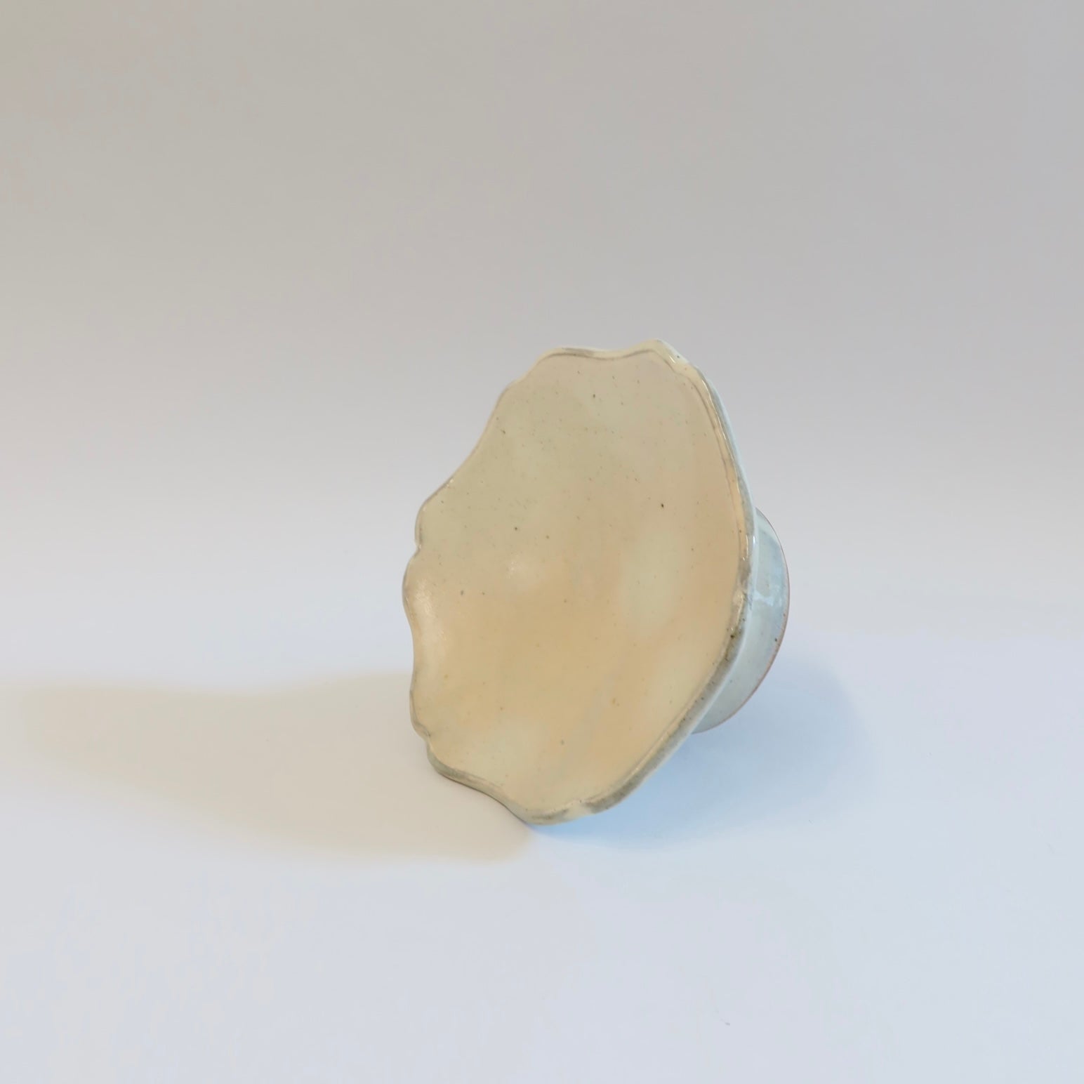 Korean&amp;nbsp;Buncheong Scalloped High-footed Plate