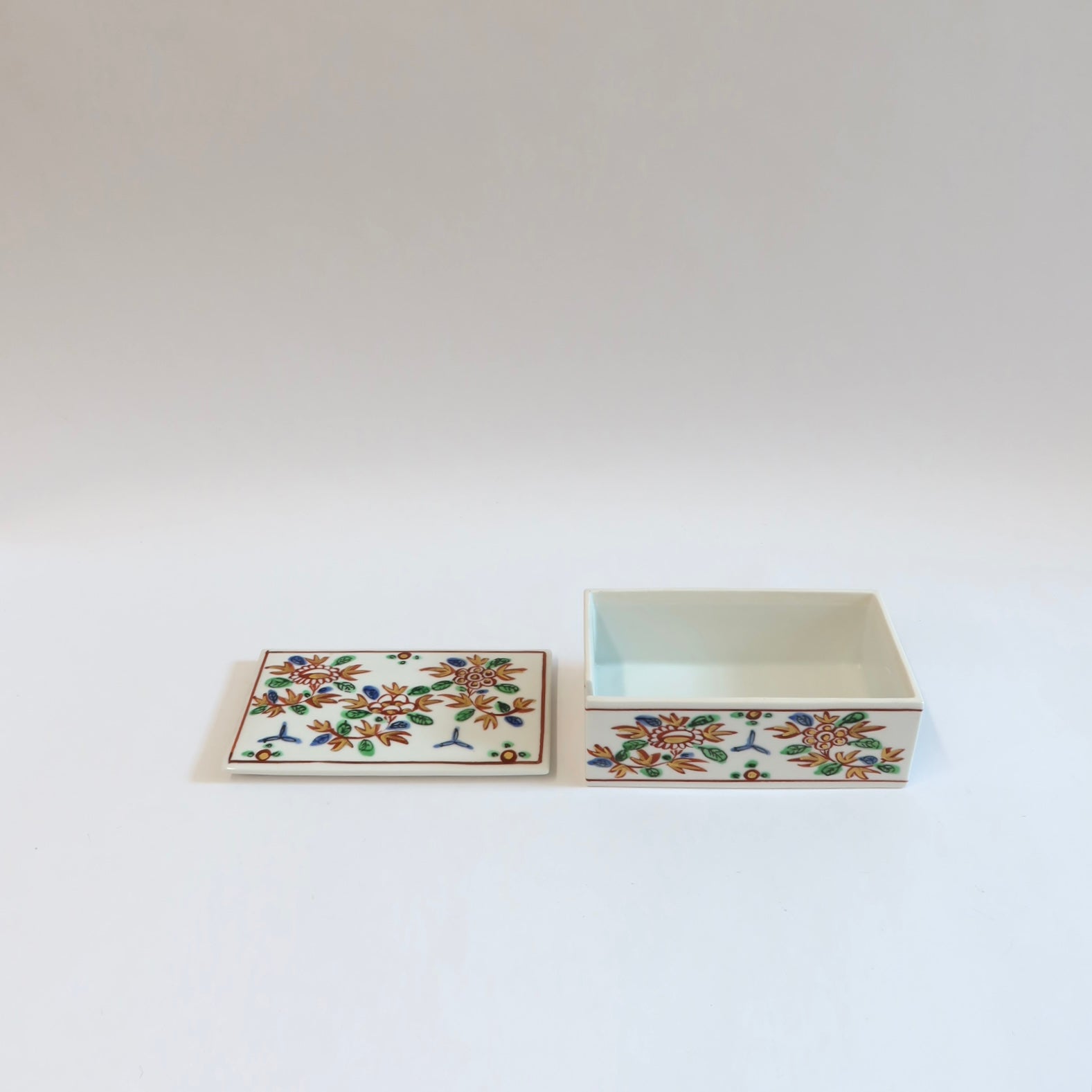 Japanese Porcelain Butter Crock, Flower and Foliage Motif