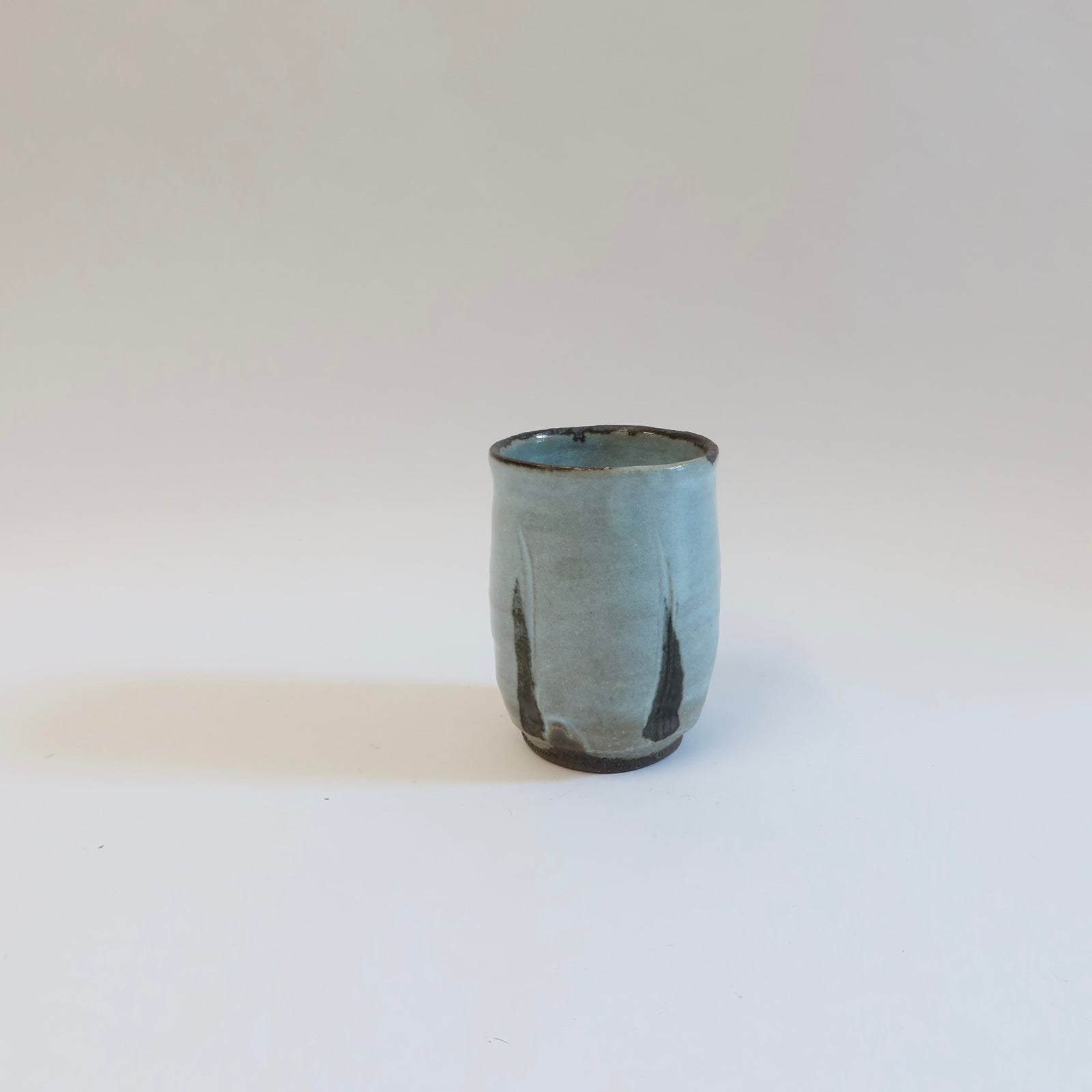 Japanese Iron-Painted Ash Glazed Yunomi/Tea Cup