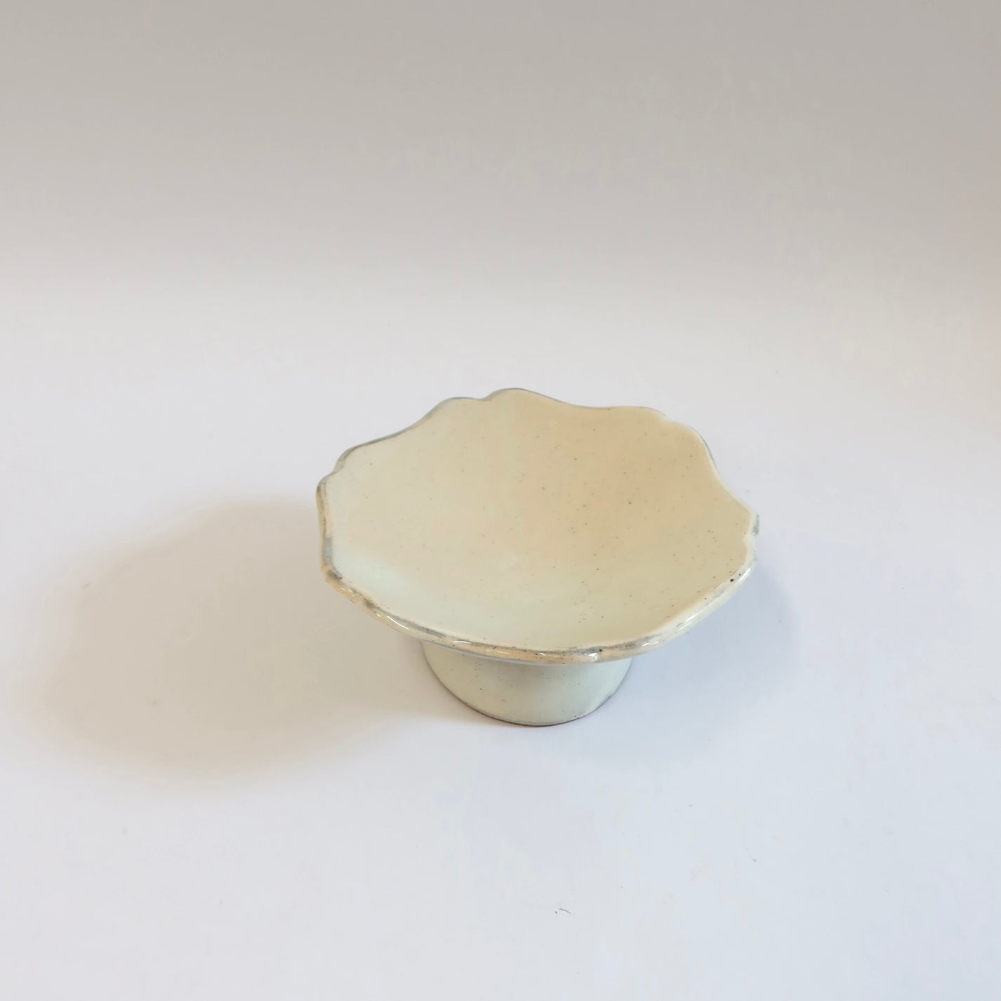 Korean Buncheong Scalloped High-footed Plate