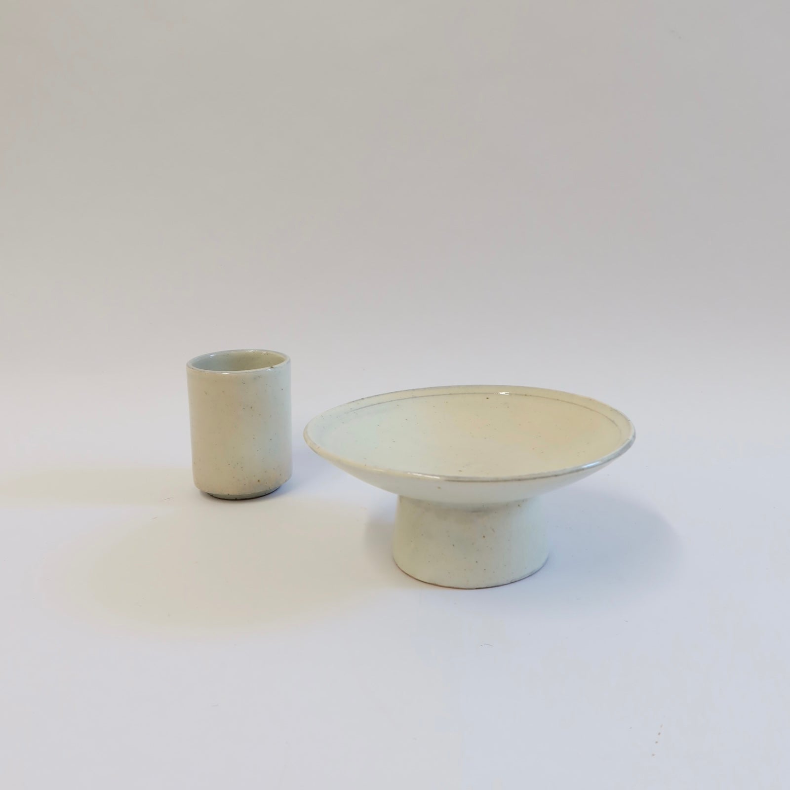 Korean Buncheong Ceramic Round High-Footed Plate, L