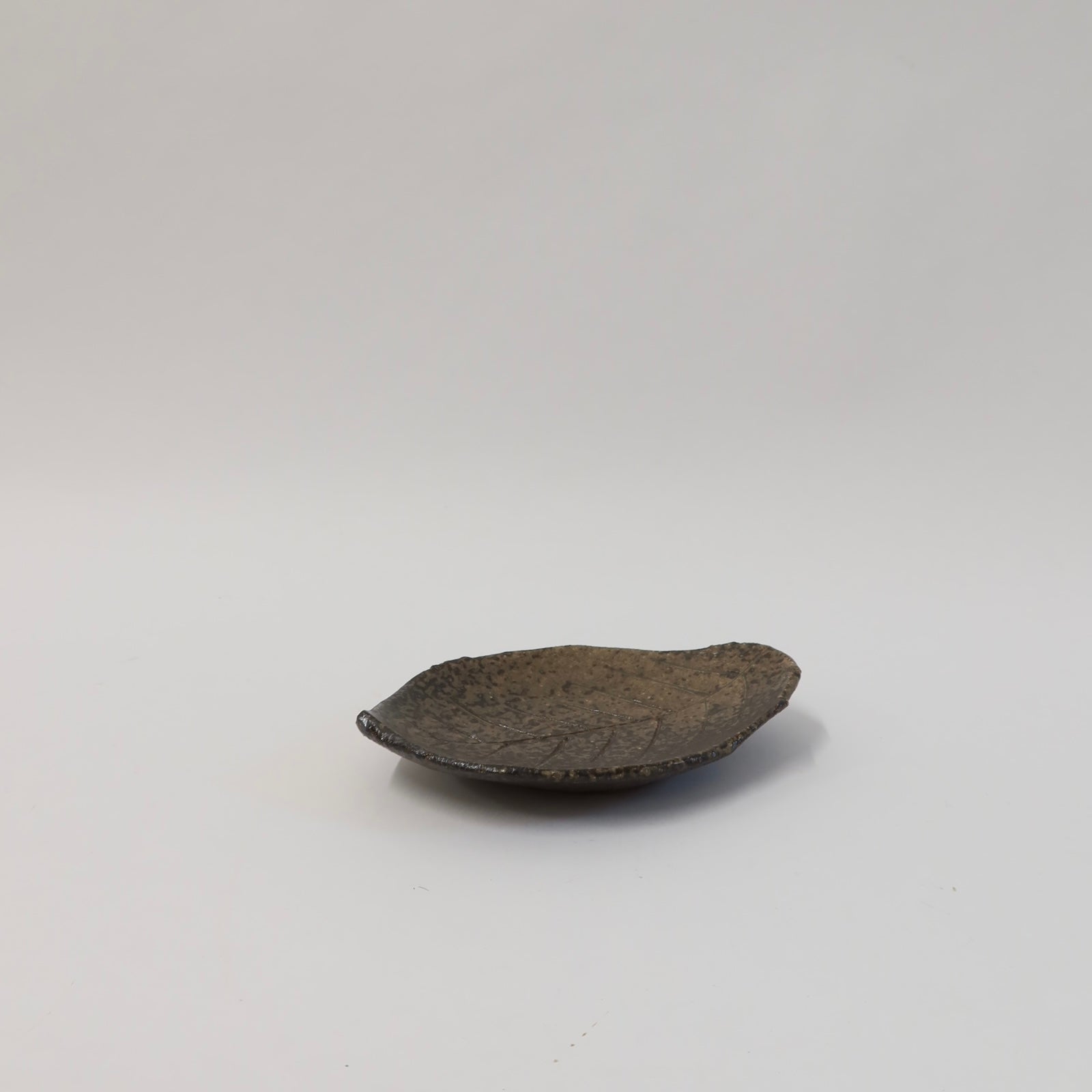 Japanese Shigaraki Konoha-zara (木の葉皿) Leaf Plate, Earthy Brown