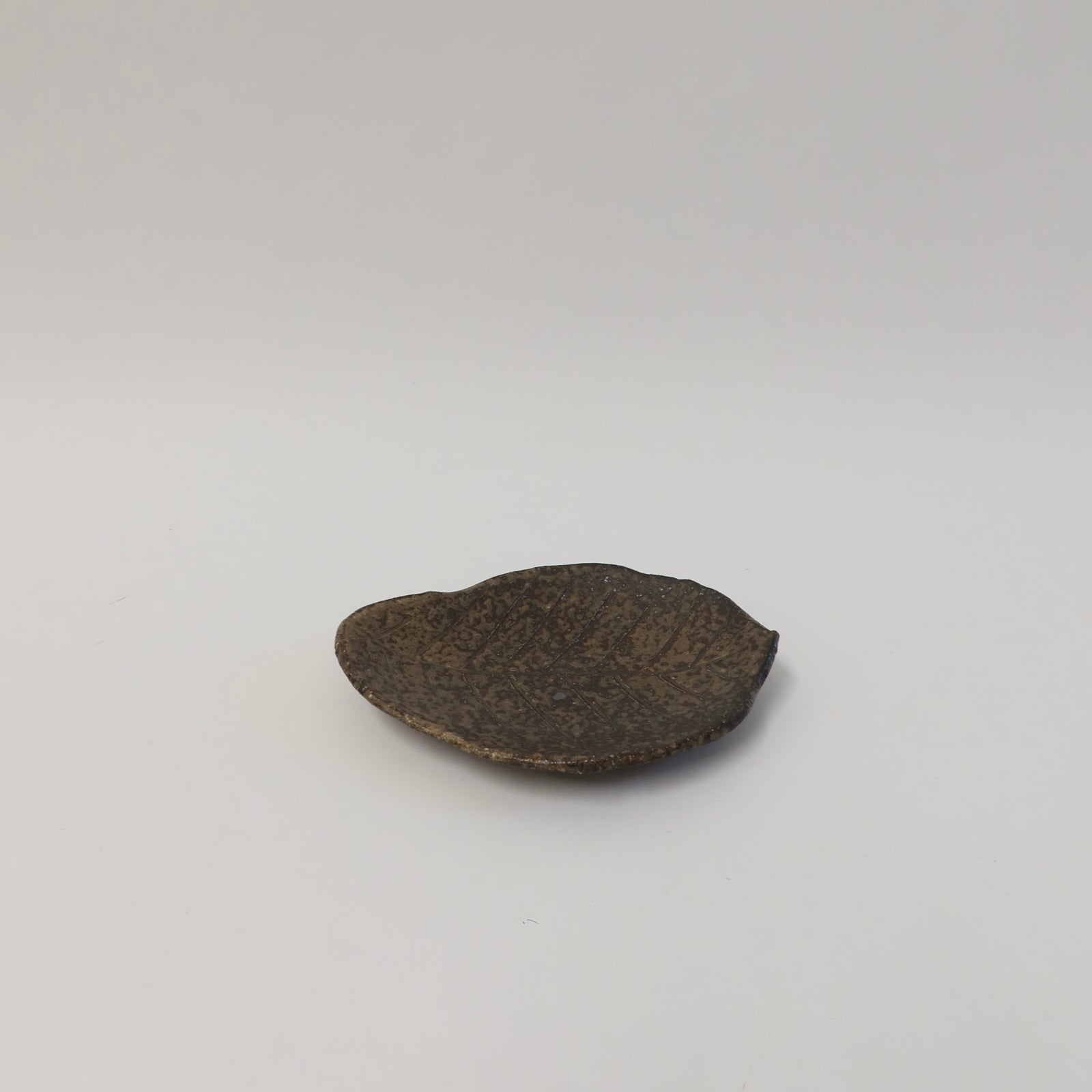 Japanese Shigaraki Konoha-zara (木の葉皿) Leaf Plate, Earthy Brown