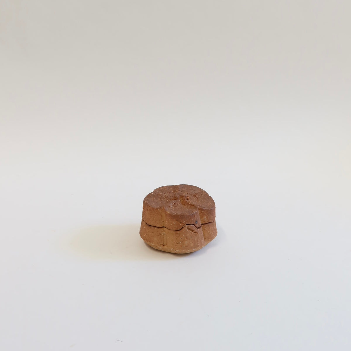 Japanese Wood-fired Shigaraki Natural-ash-glazed Kōgō. Incense case