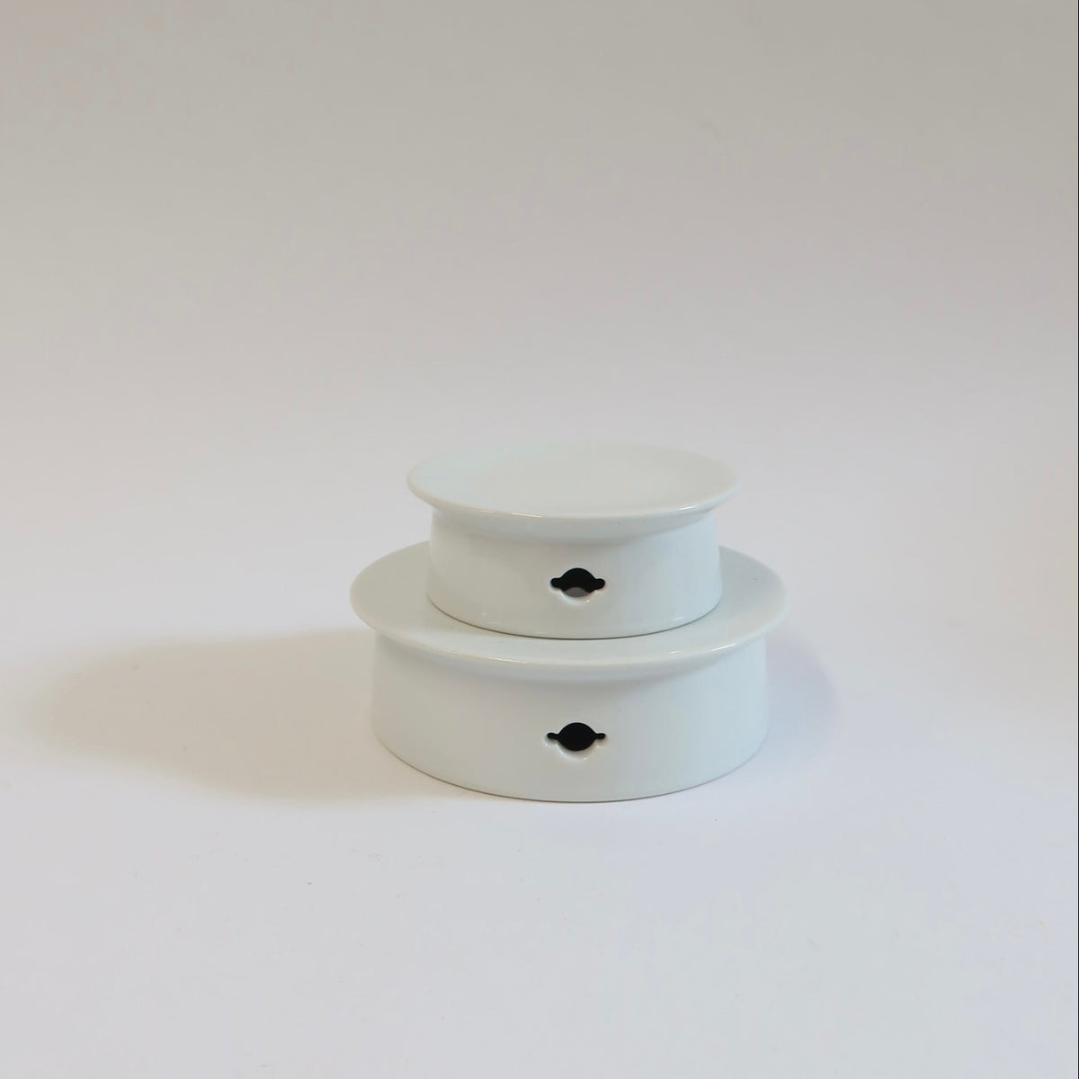 Korean Baekja Porcelain Plates, Cloud-shaped Details, 2 Sizes