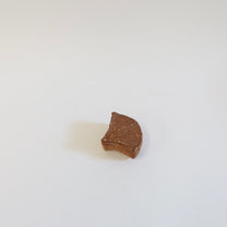 Japanese Wood-fired Shigaraki Natural-Ash-Glazed Kōgō/Incense Case, Gingko Leaf Motif