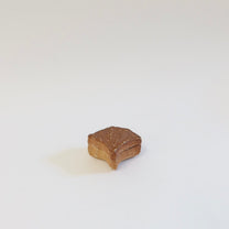 Japanese Wood-fired Shigaraki Natural-Ash-Glazed Kōgō/Incense Case, Gingko Leaf Motif